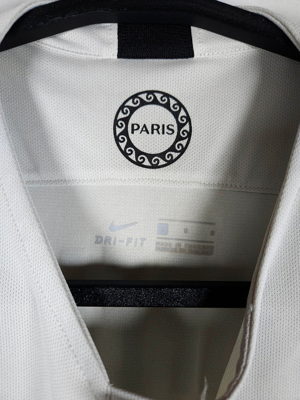 2018-19 Paris Saint-Germain Away Shirt Kimpembe #3 - detailed view