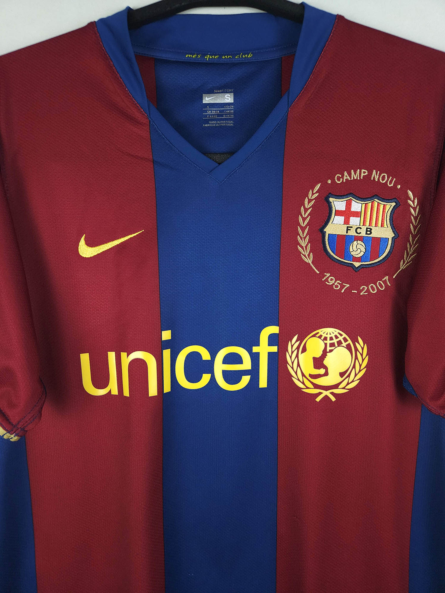 2007-08 Barcelona Home Shirt Messi #19 - detailed view