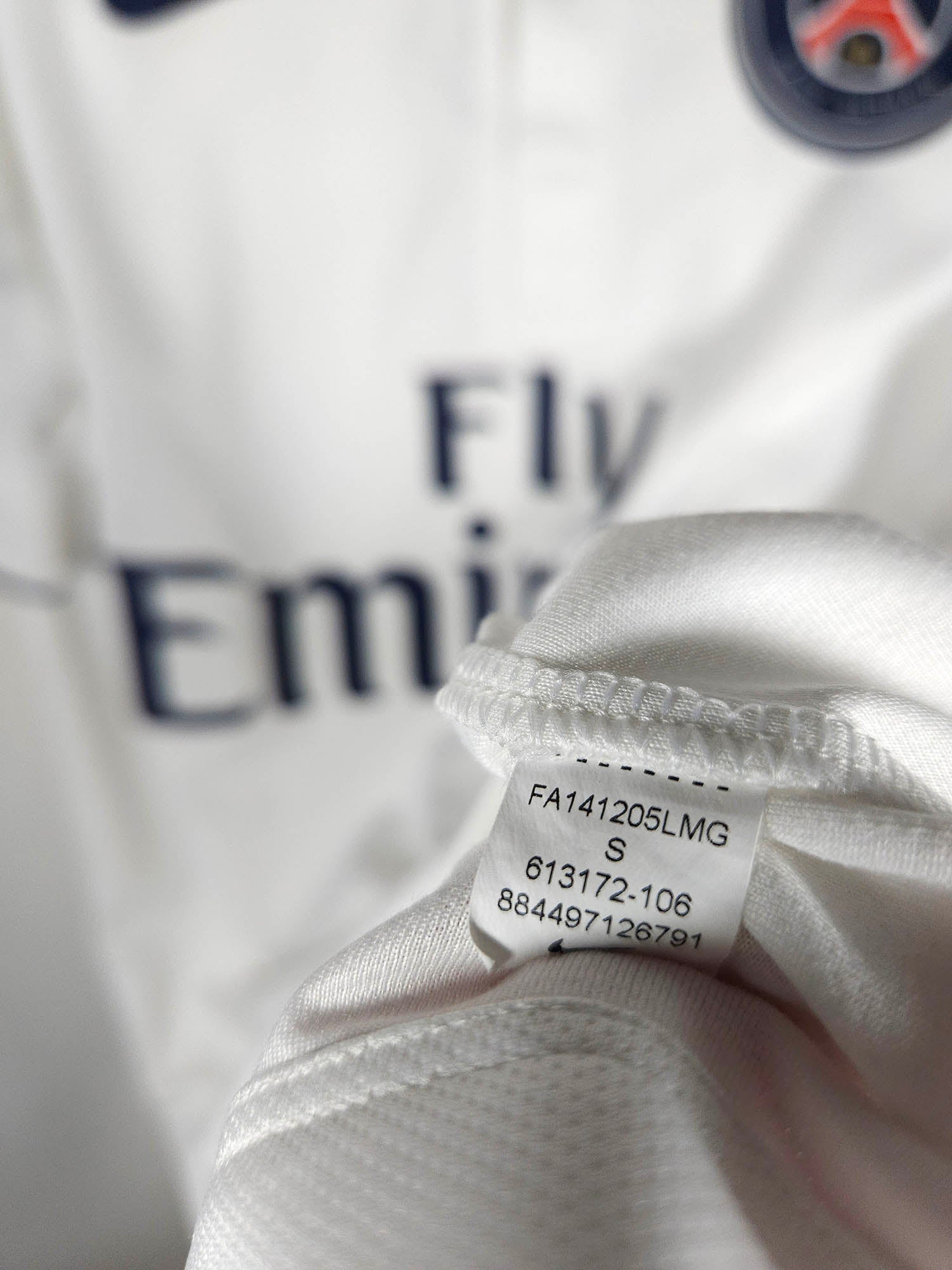 2014-15 Paris Saint-Germain Away Shirt detailed view 8