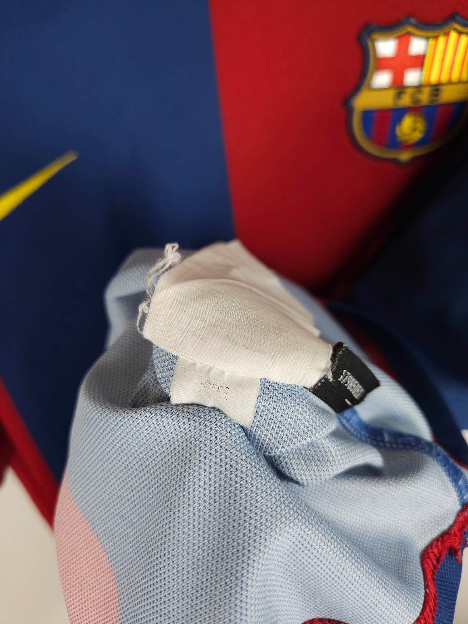 2006-07 Barcelona Home Shirt Ronaldinho #10