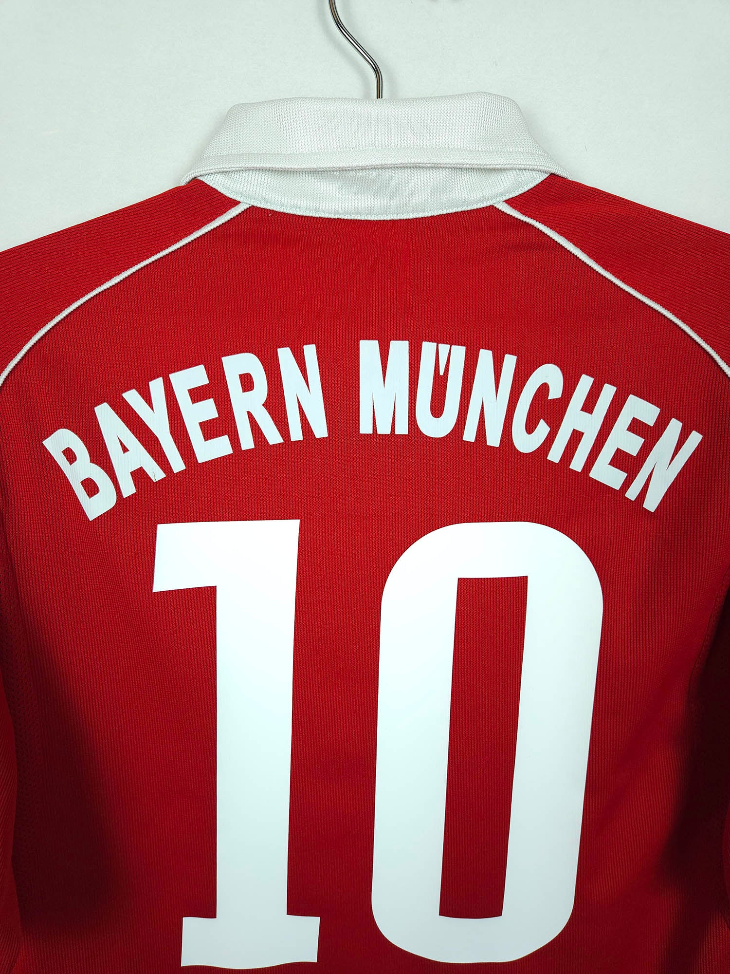 2005-06 Bayern Munich Home Shirt Makaay #10