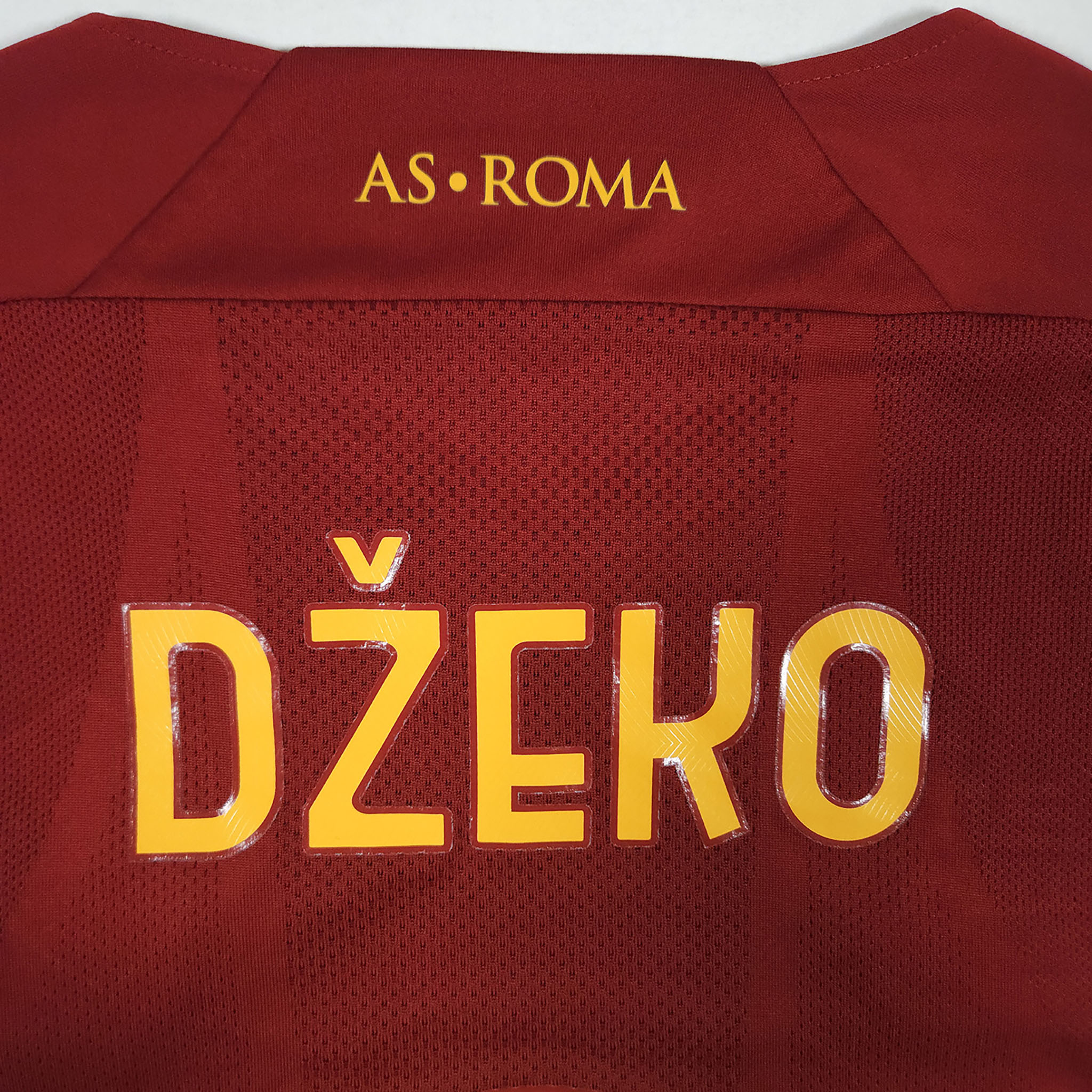 AS Roma Home Shirt 2021-22 – Džeko #9 – L
