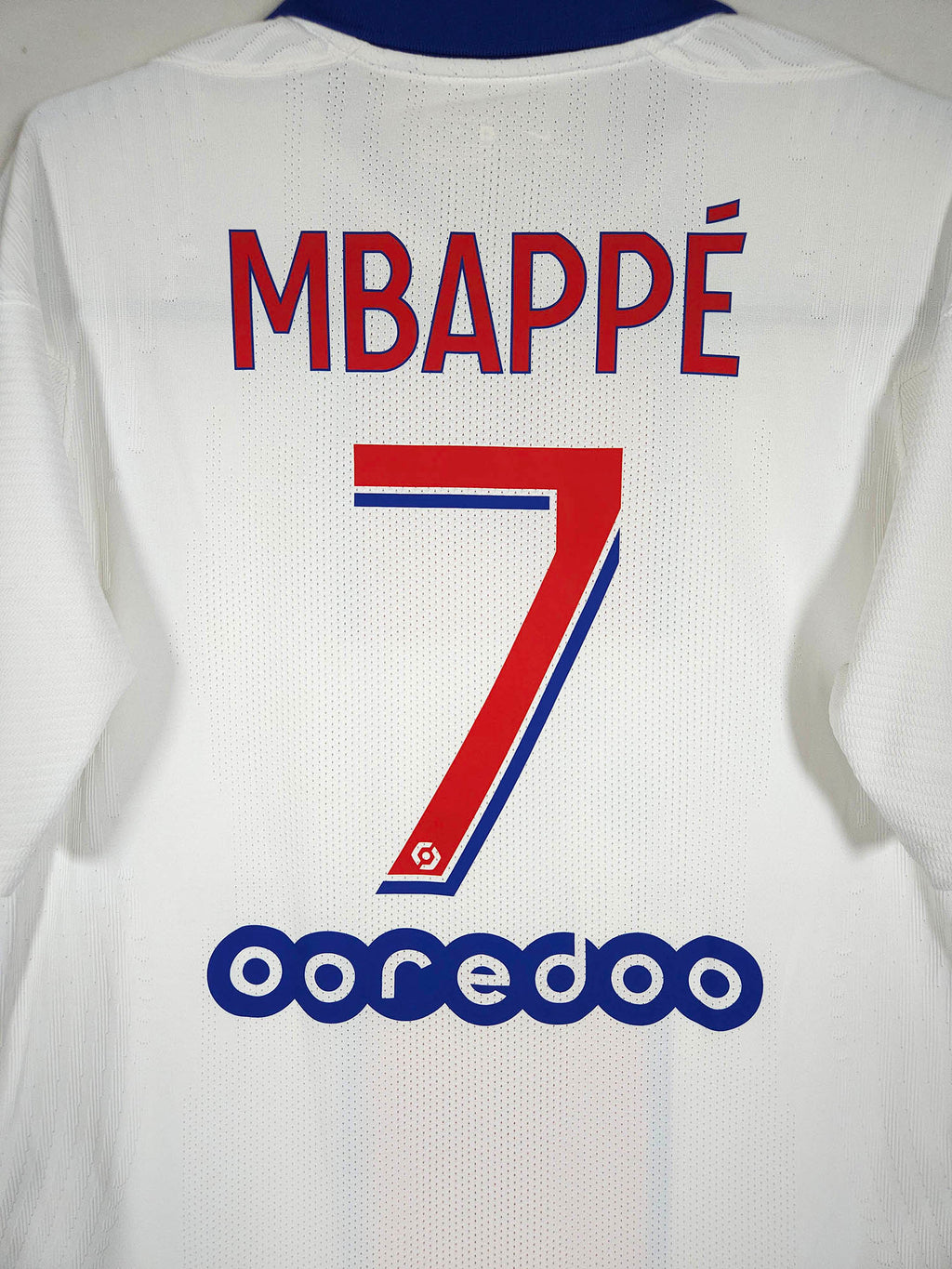 2020-21 Paris Saint-Germain Away Shirt Mbappé #7 (Pro) - detailed view