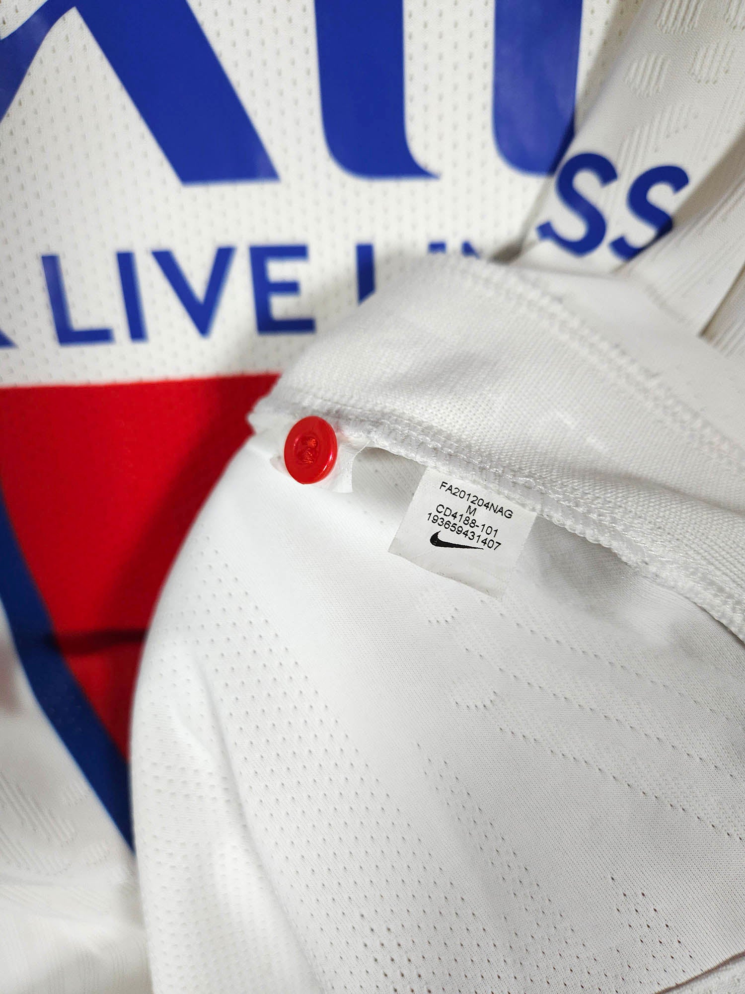 2020-21 Paris Saint-Germain Away Shirt Mbappé #7 (Pro) - detailed view