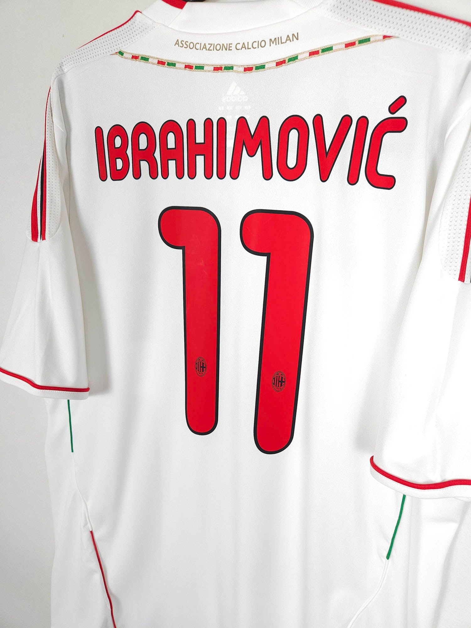 AC Milan 2011-12 Away Football Shirt | Zlatan Ibrahimović