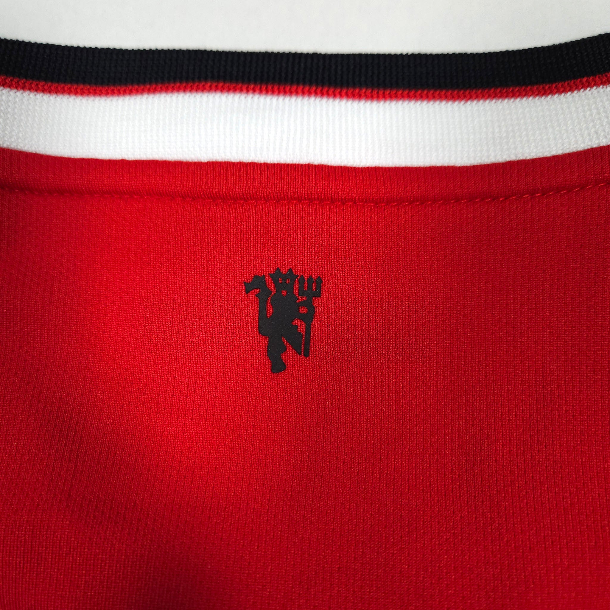 2014-15 Manchester United Home Shirt detailed view 9