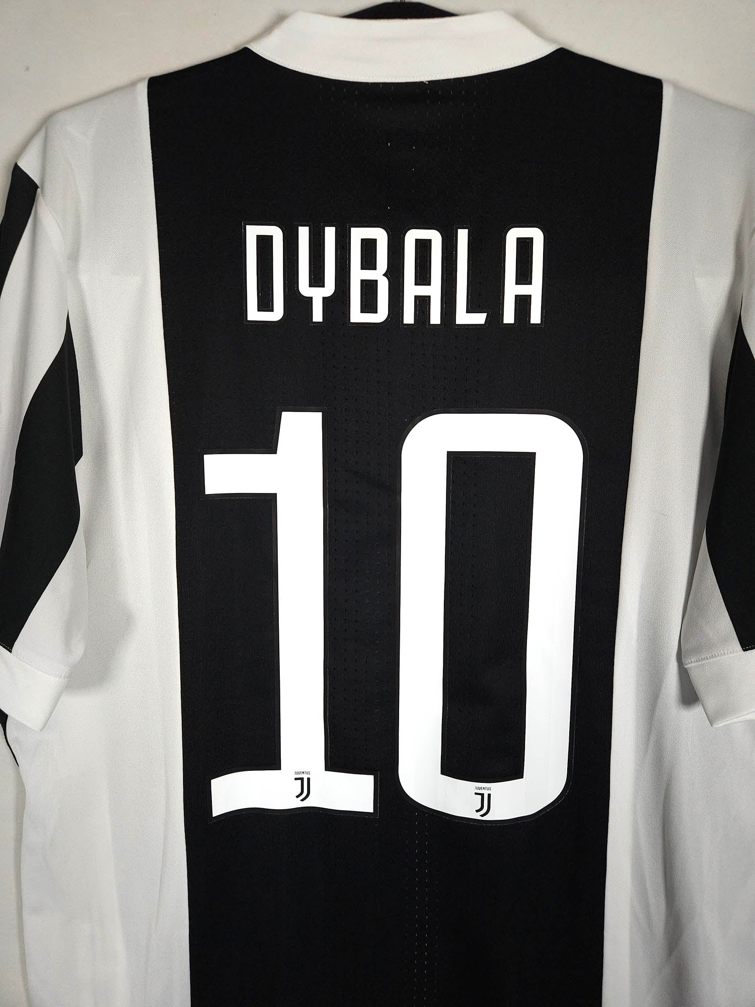 Juventus 2017-18 Home Football Shirt | Paulo Dybala