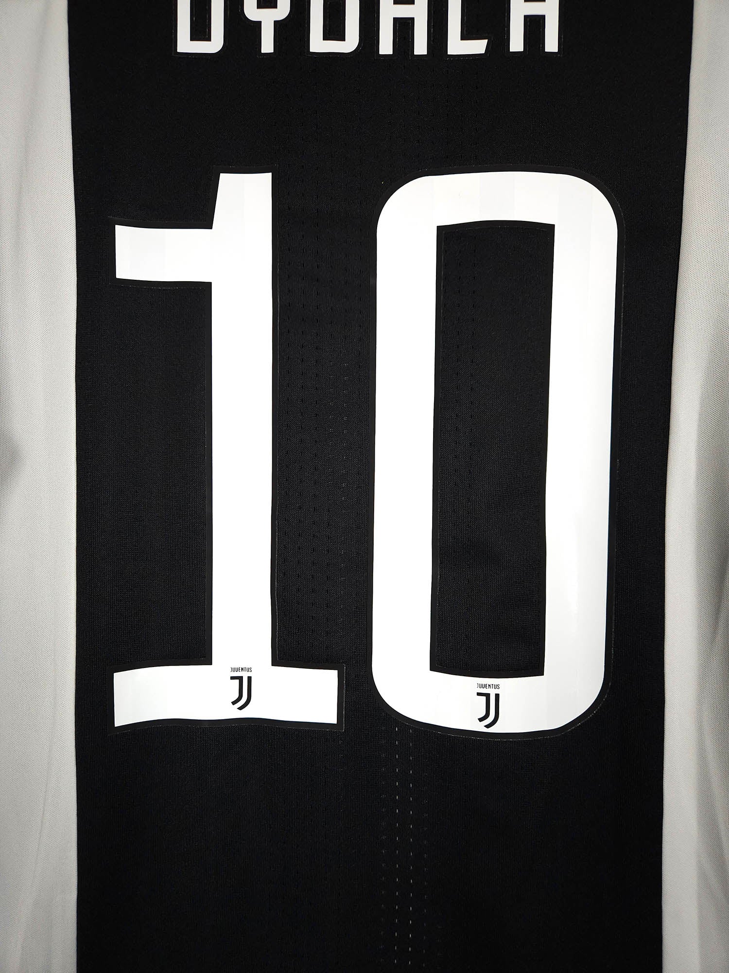 Juventus 2017-18 Home Football Shirt | Paulo Dybala