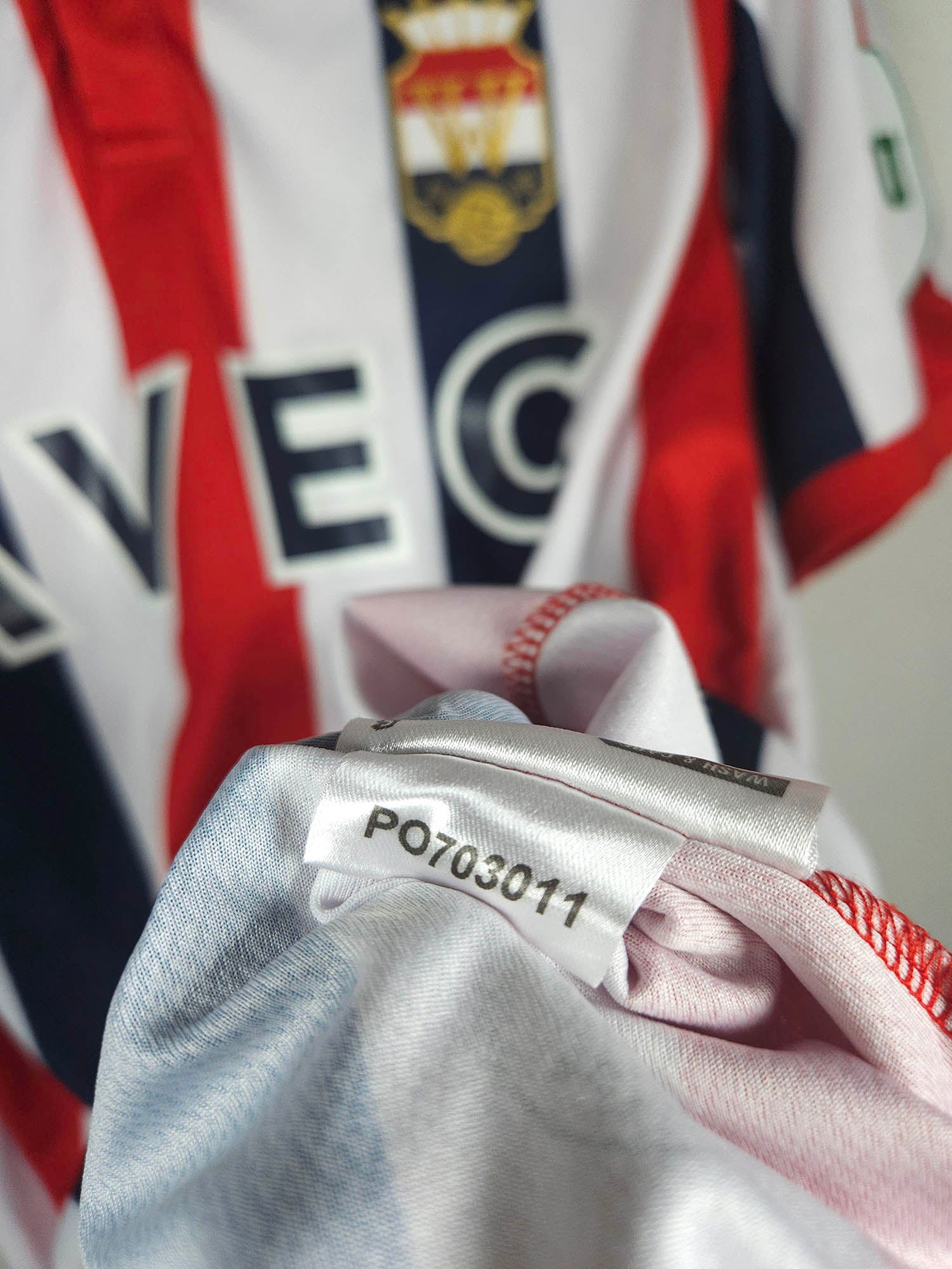 2023-24 Willem II Home Shirt Joosten #17 detailed view 9