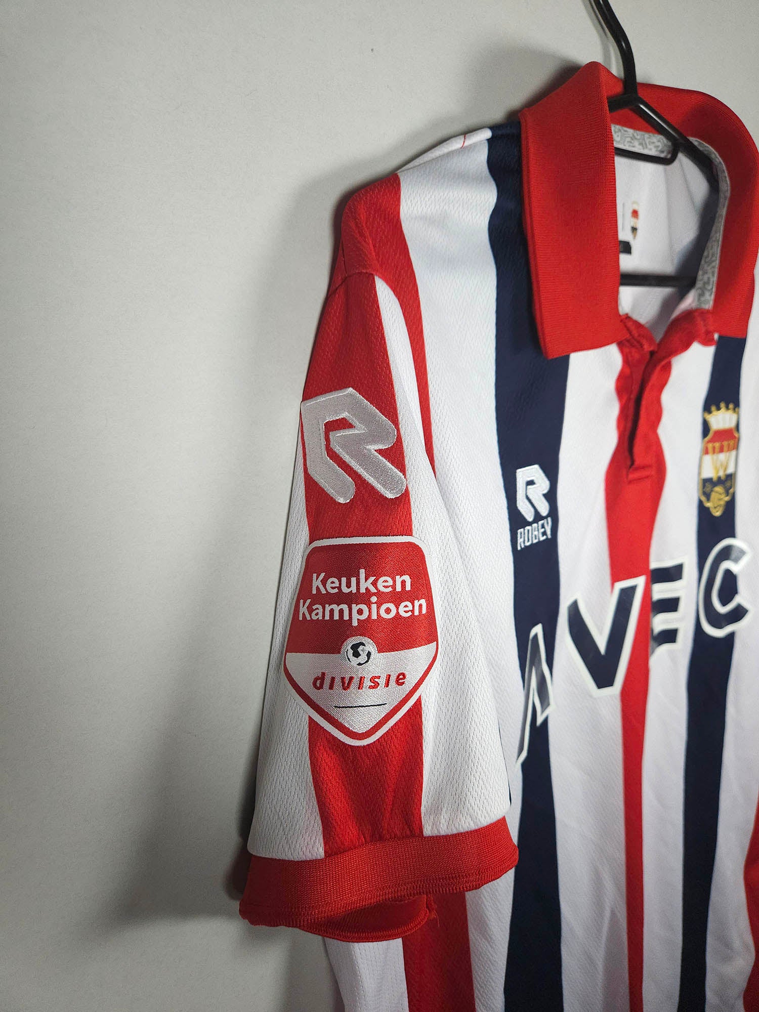 2023-24 Willem II Home Shirt Joosten #17 detailed view 4