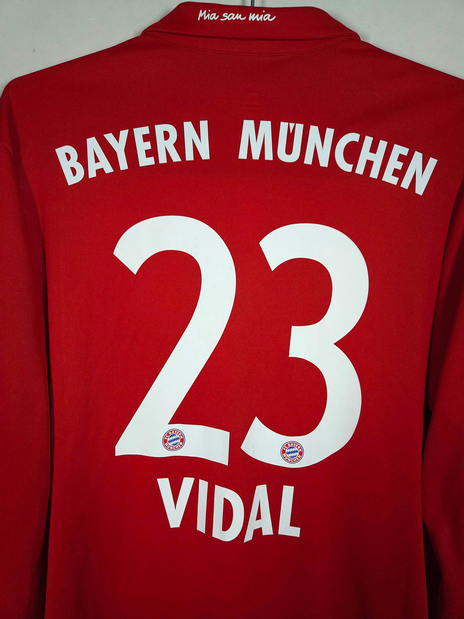 Bayern Munich 2016-17 Home Football Shirt | Arturo Vidal