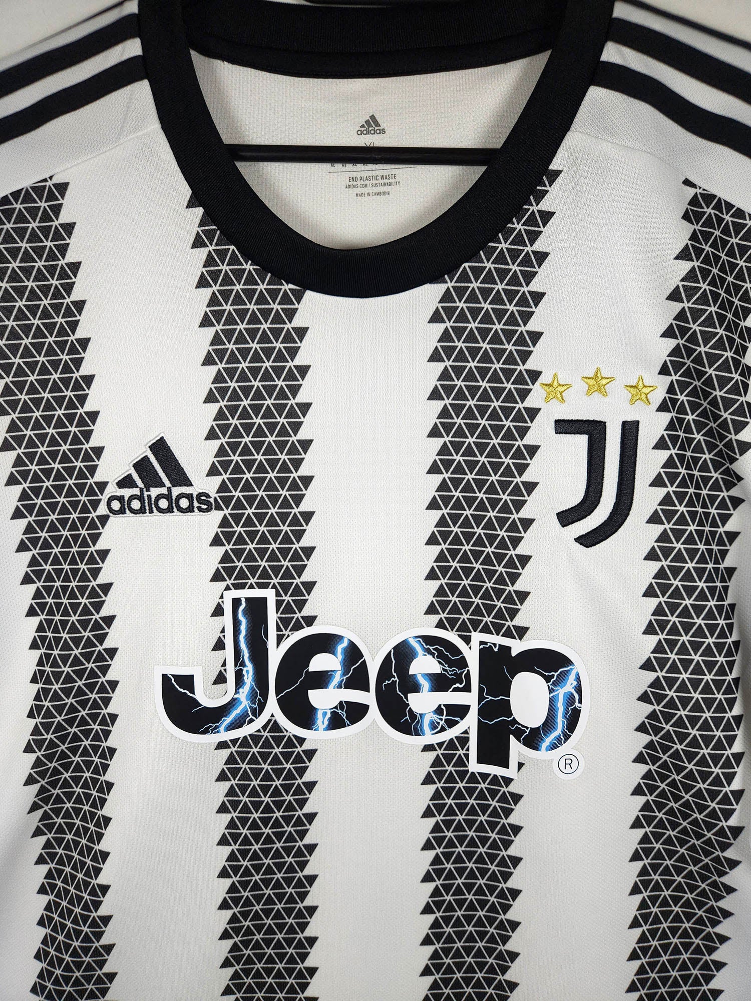2022-23 Juventus Home Shirt detailed view 1