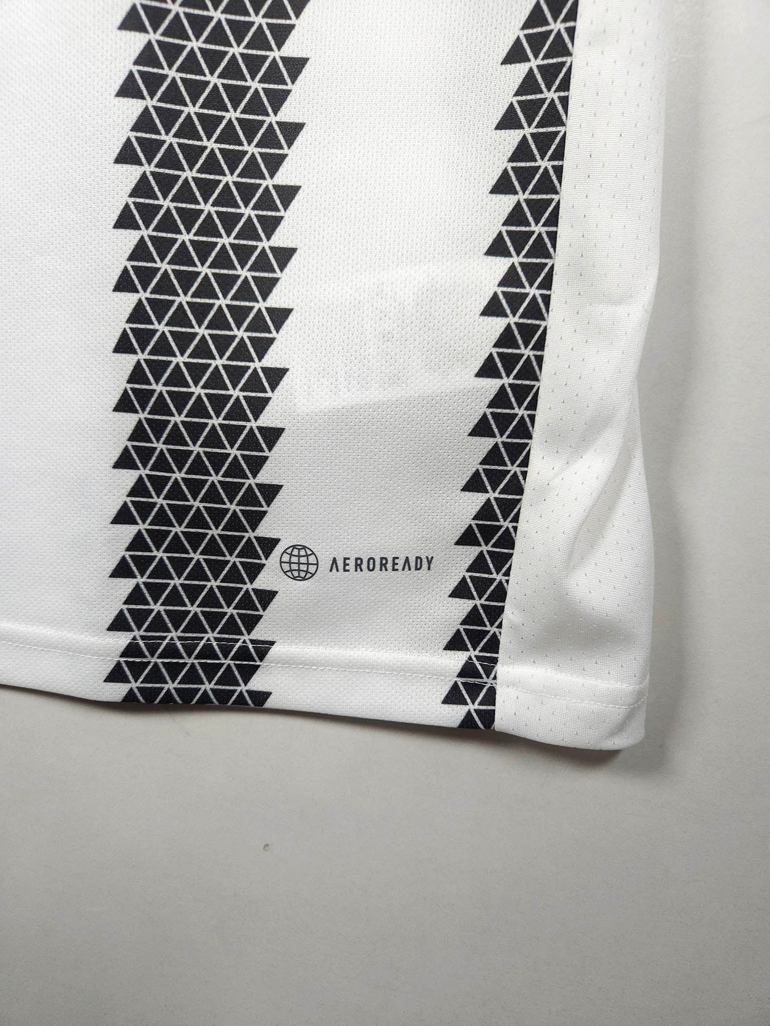 2022-23 Juventus Home Shirt detailed view 2
