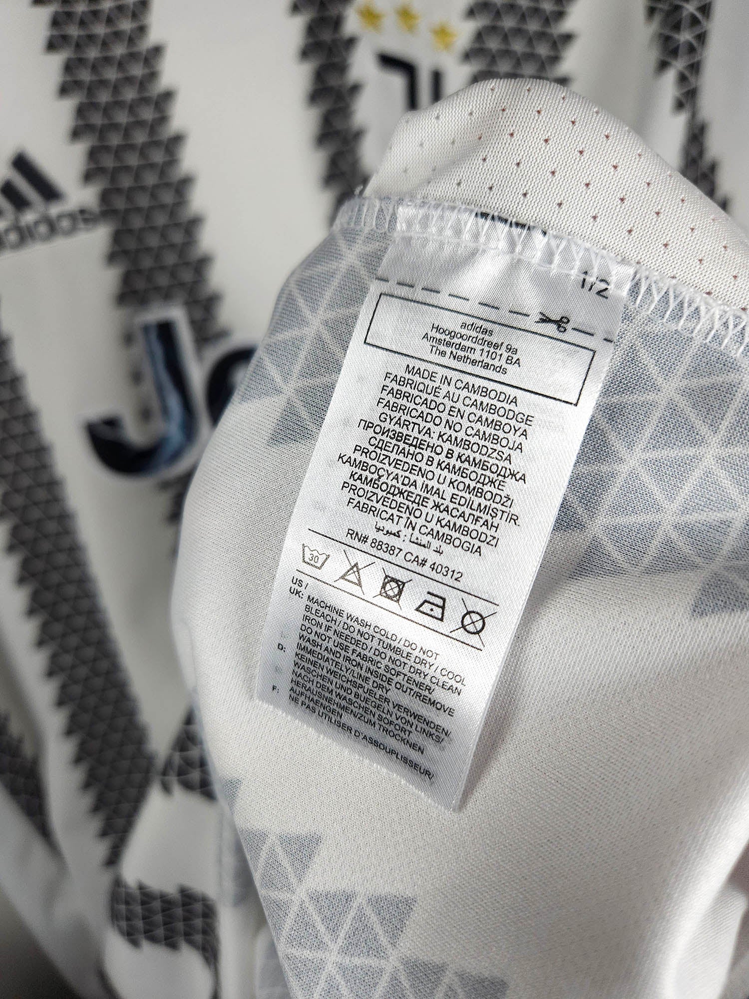 2022-23 Juventus Home Shirt detailed view 4