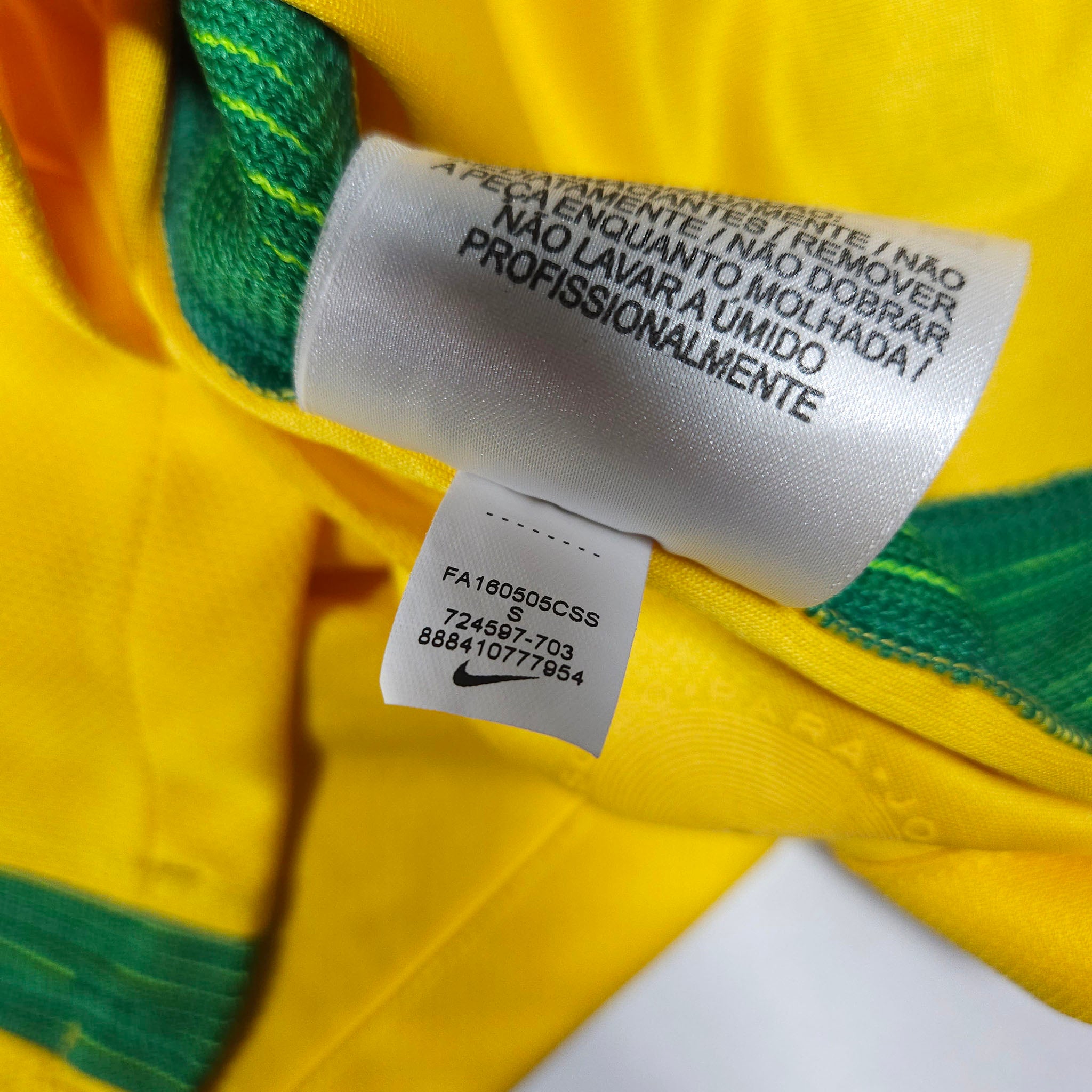2016-17 Brazil Home Shirt detailed view 8