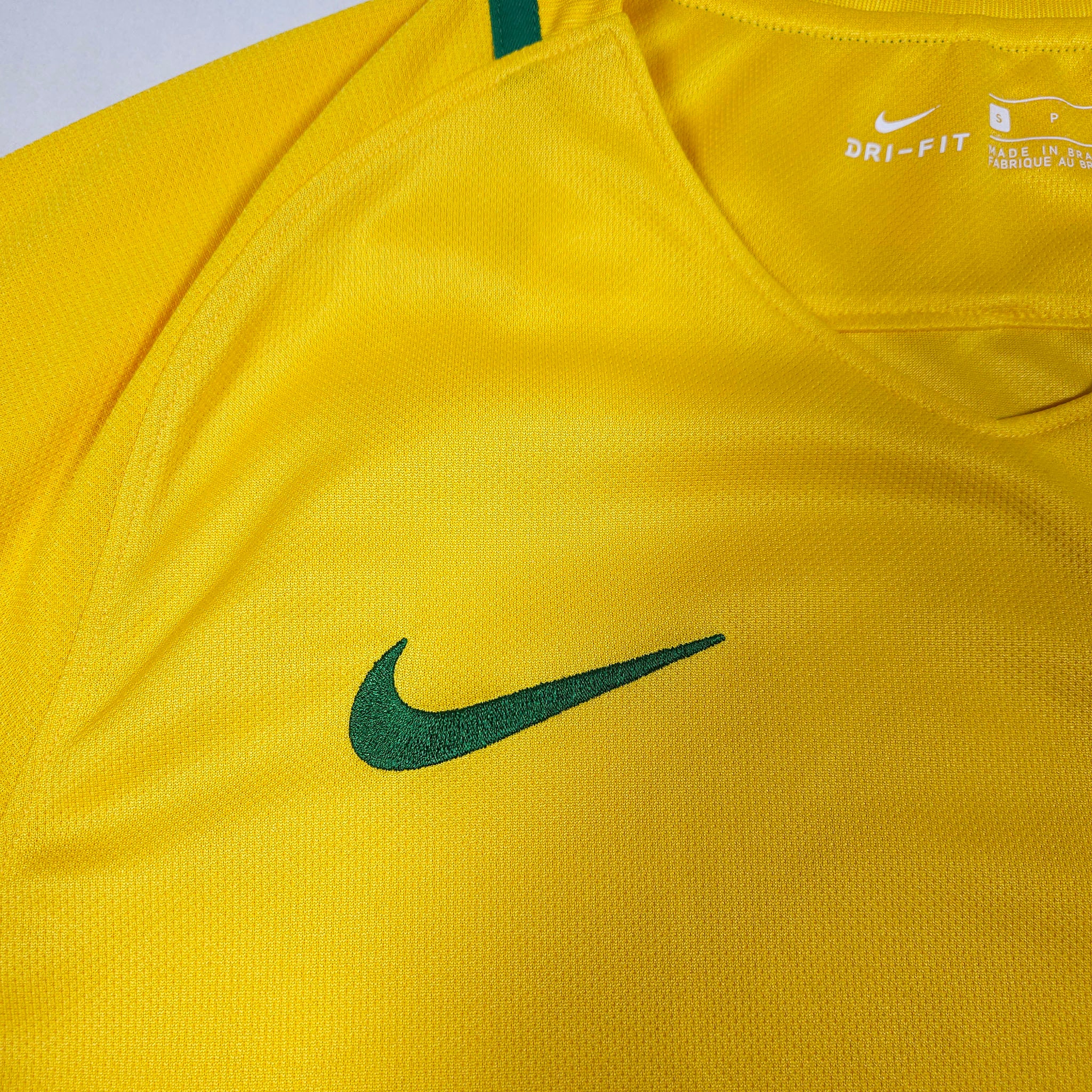 2016-17 Brazil Home Shirt detailed view 2