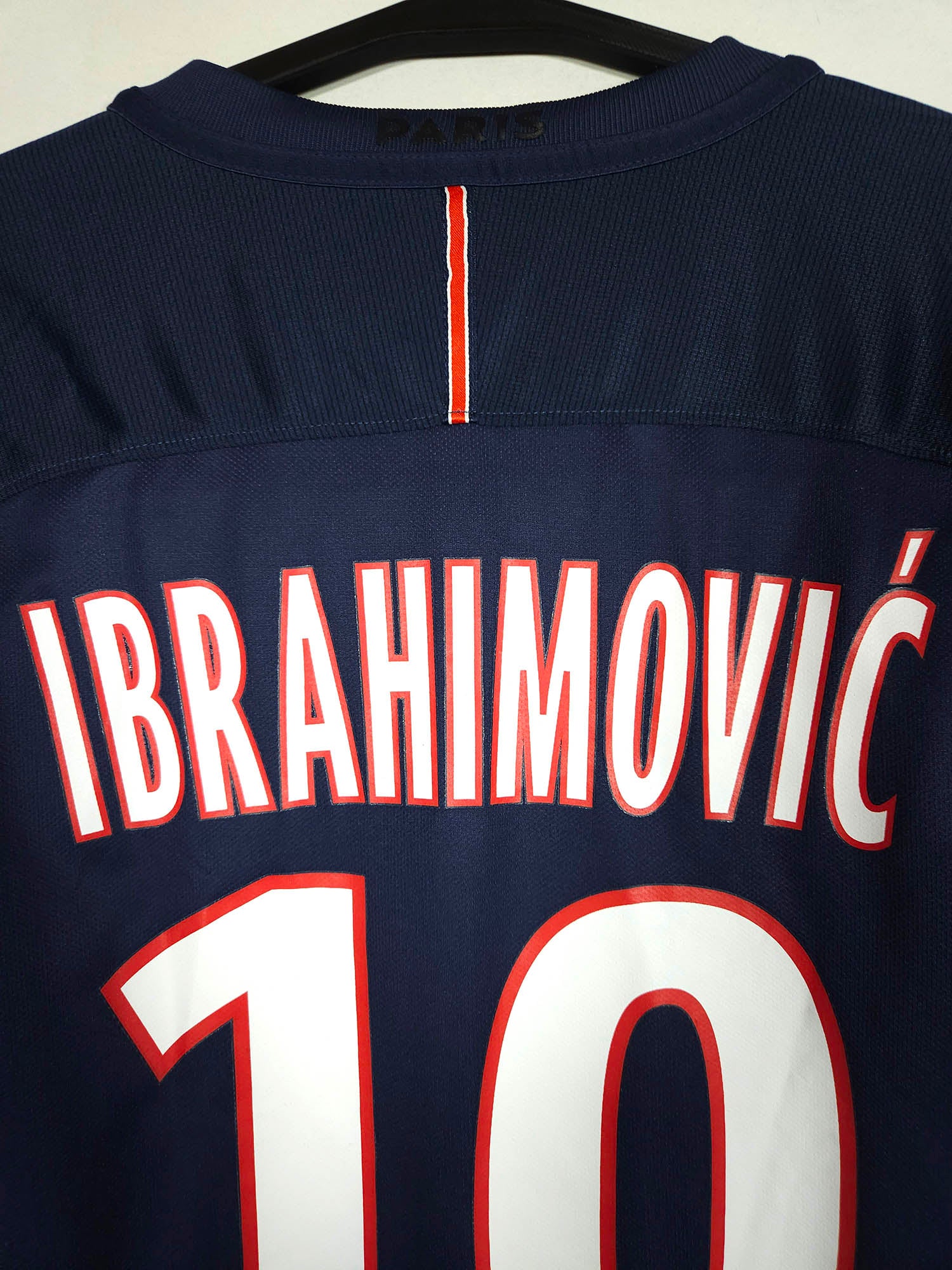 2016-17 Paris Saint-Germain Home Shirt Ibrahimovic #10 detailed view 4