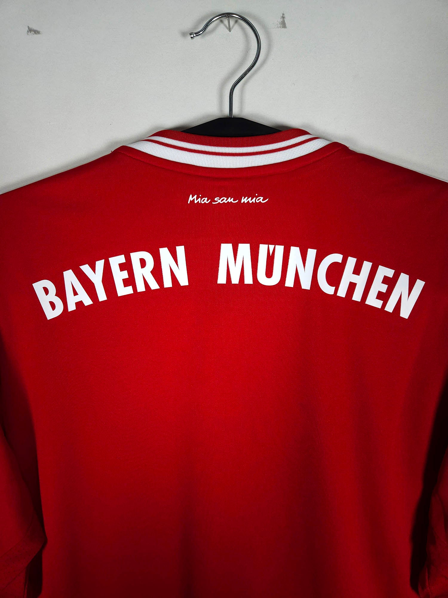 2013-14 Bayern Munich Home Shirt detailed view 4