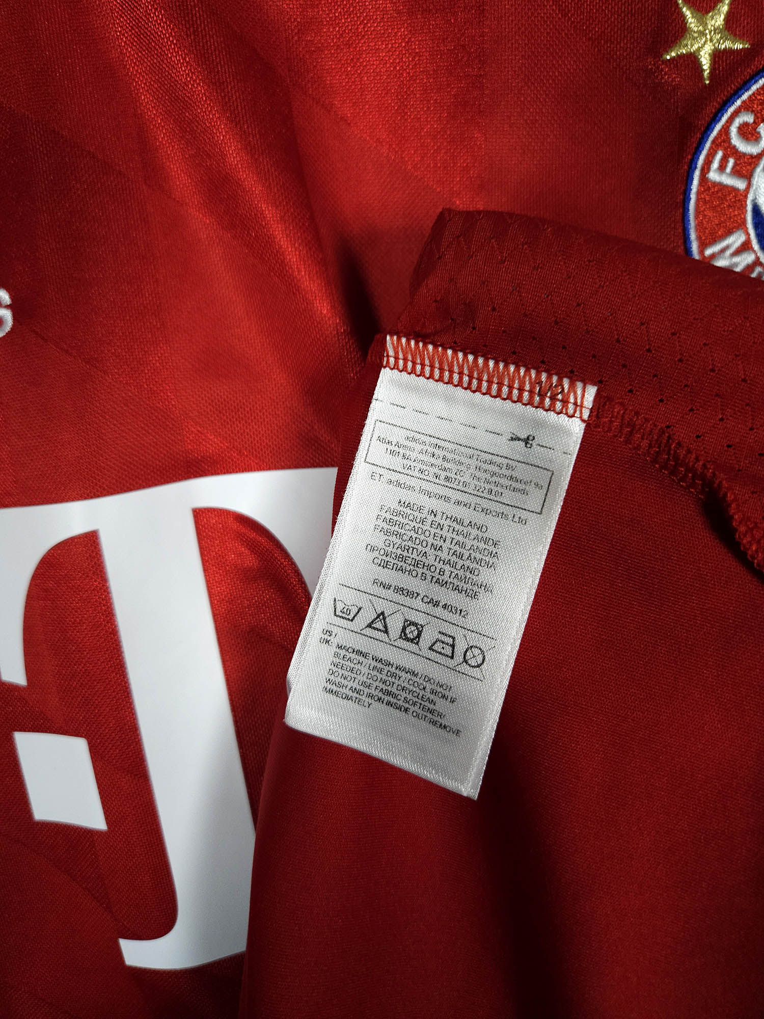 2013-14 Bayern Munich Home Shirt detailed view 6