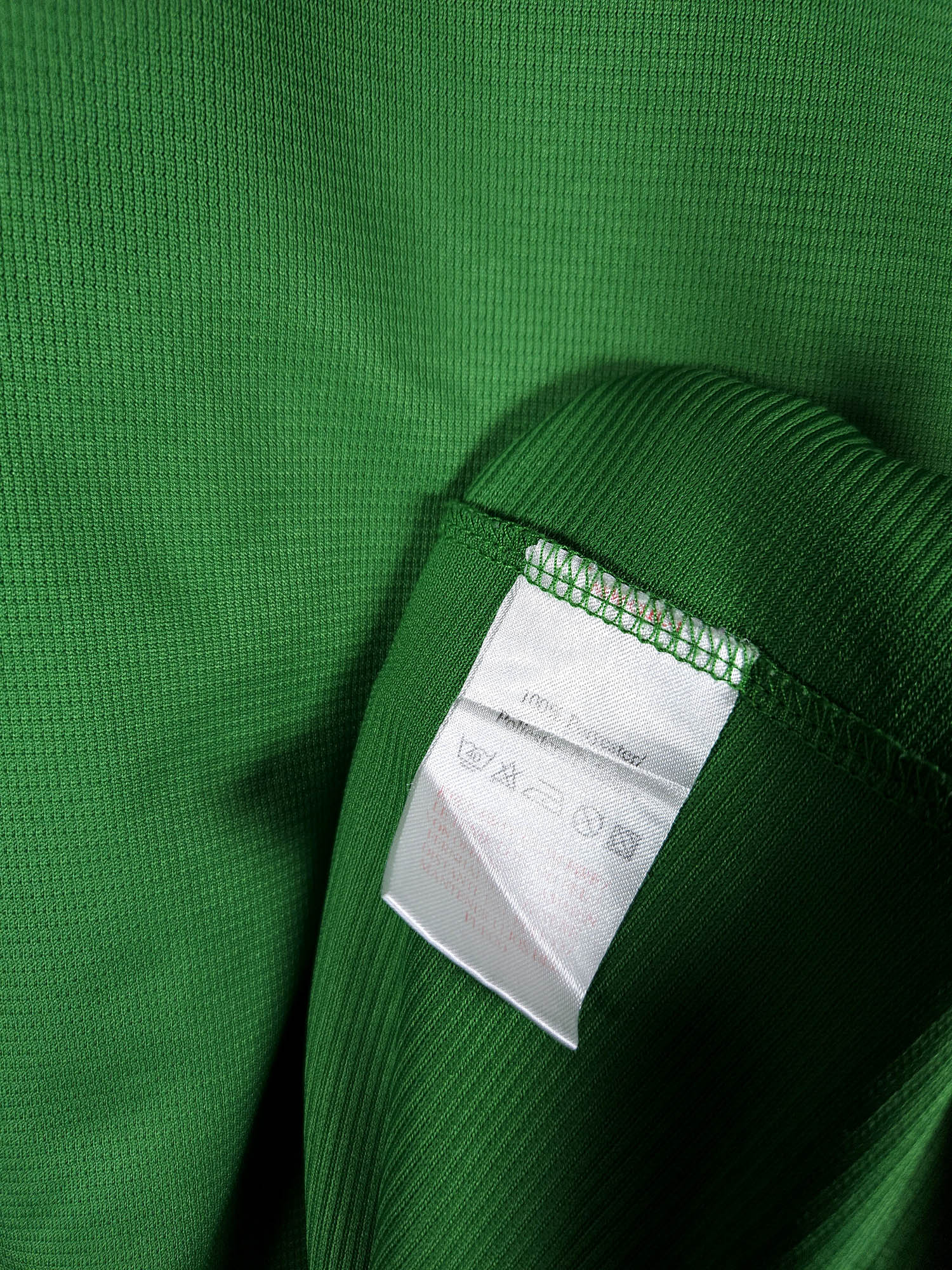 2005-06 Ireland Training Shirt detailed view 8