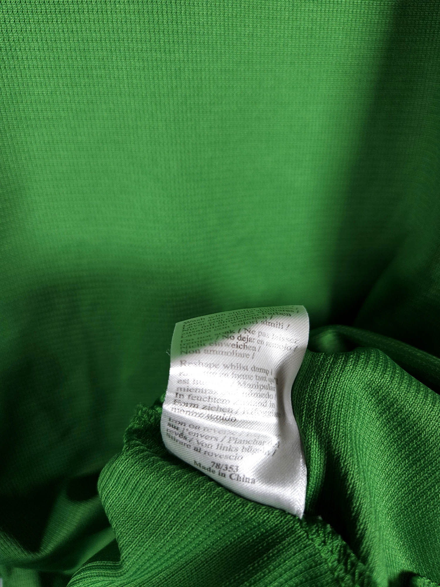2005-06 Ireland Training Shirt detailed view 9