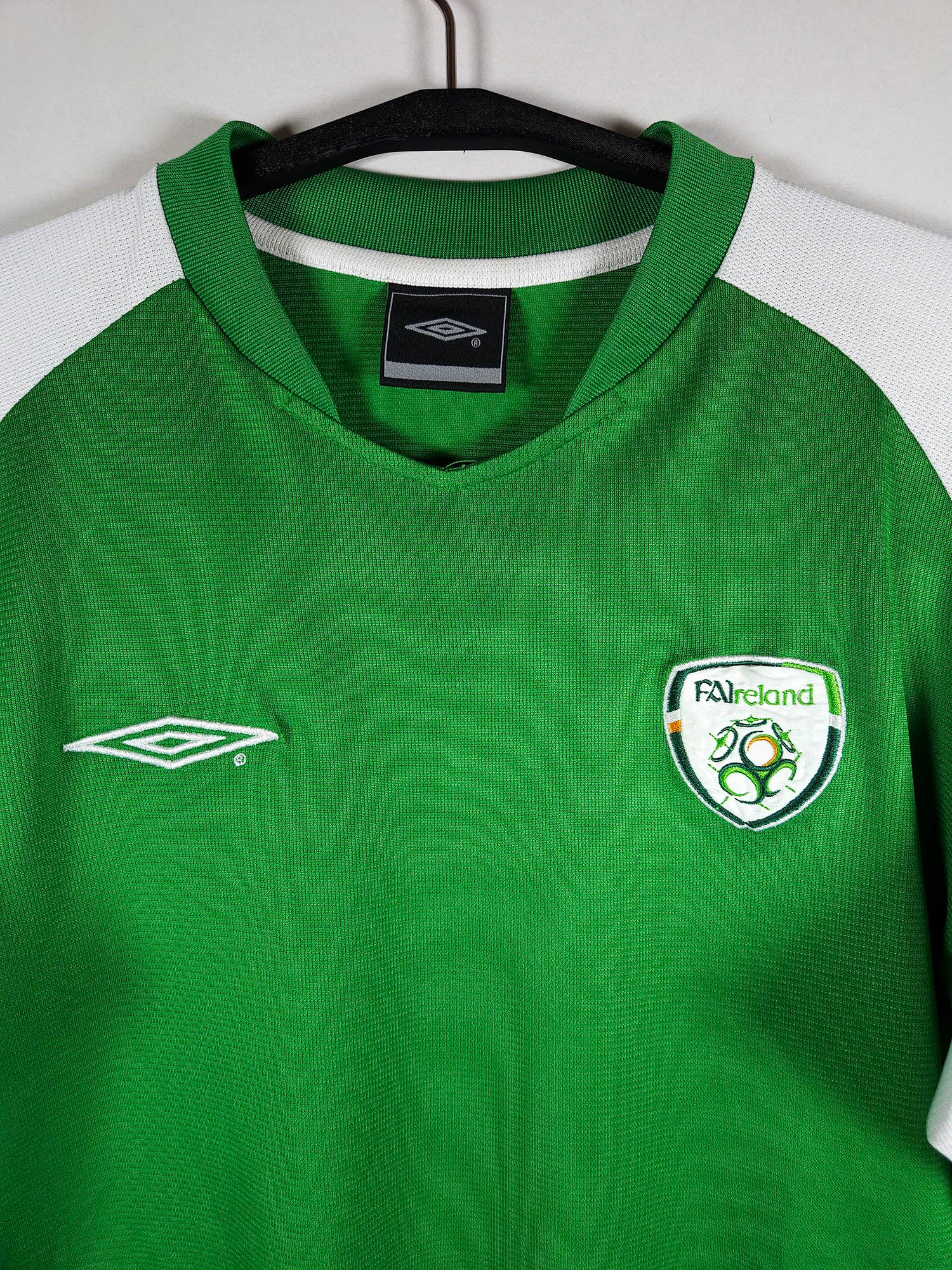 2005-06 Ireland Training Shirt detailed view 1
