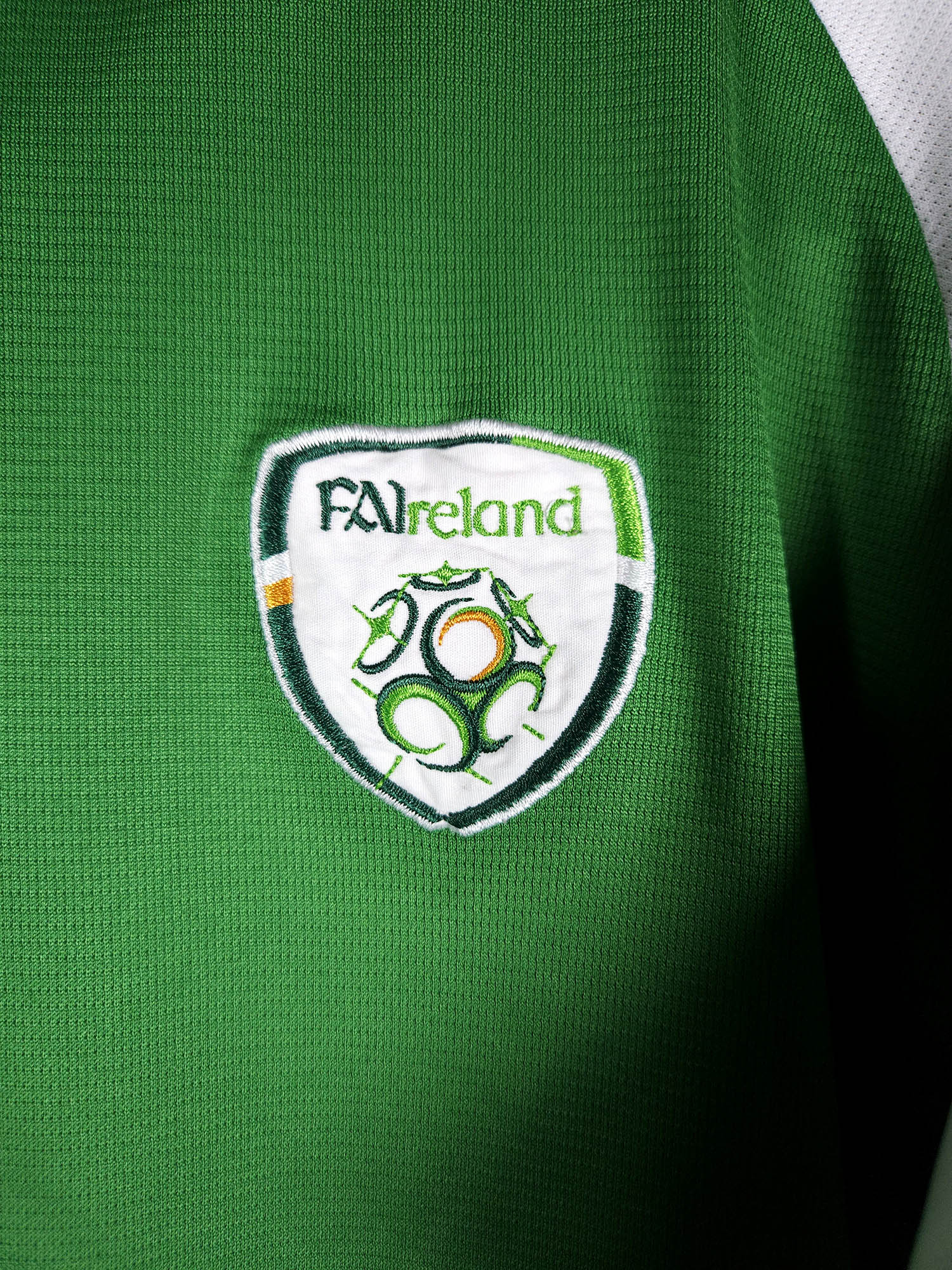 2005-06 Ireland Training Shirt detailed view 2
