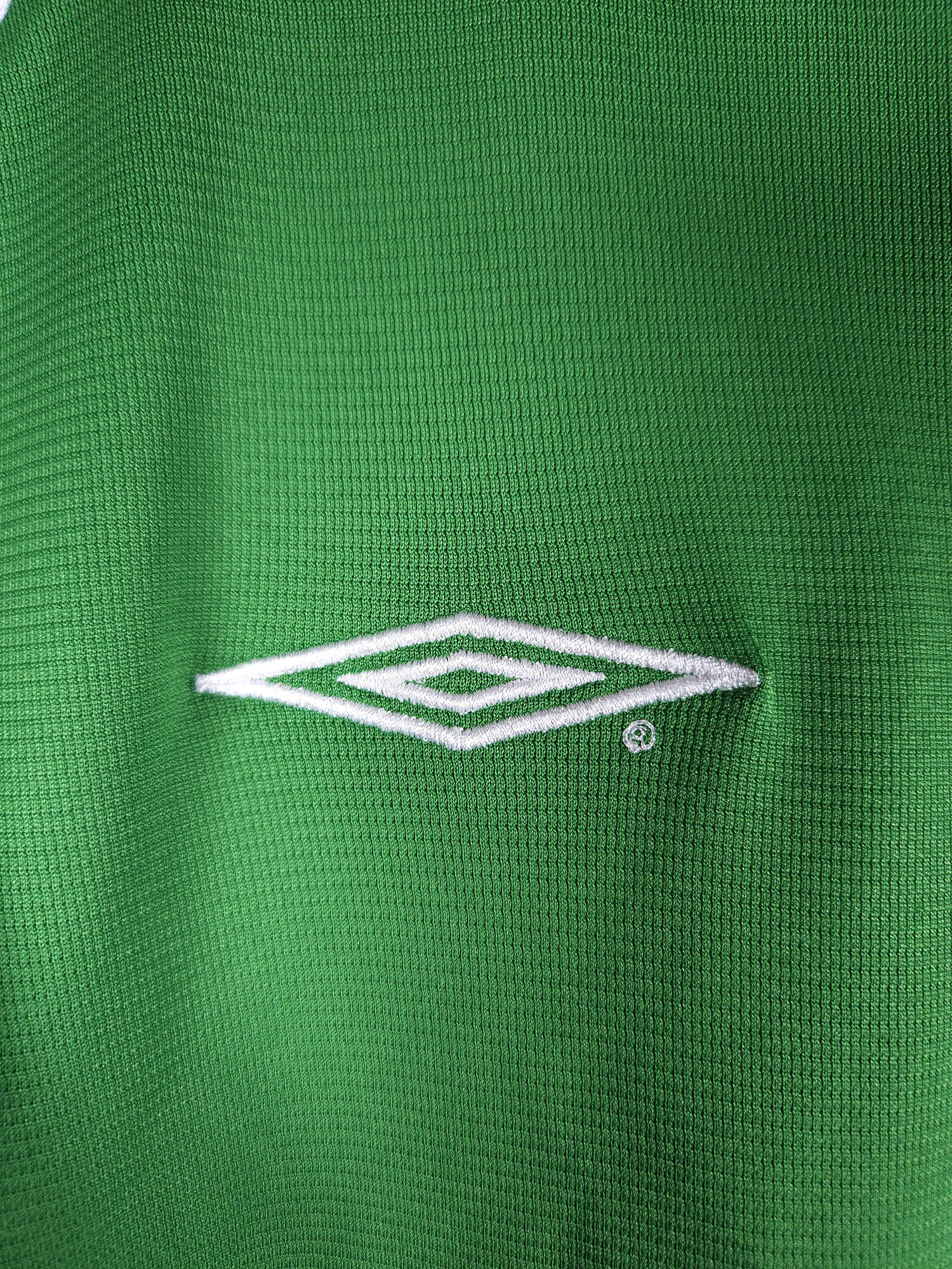 2005-06 Ireland Training Shirt detailed view 3