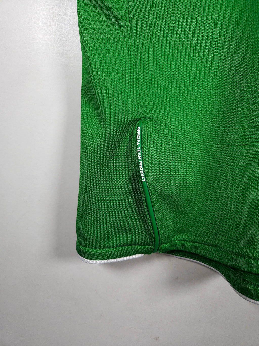 2005-06 Ireland Training Shirt detailed view 4
