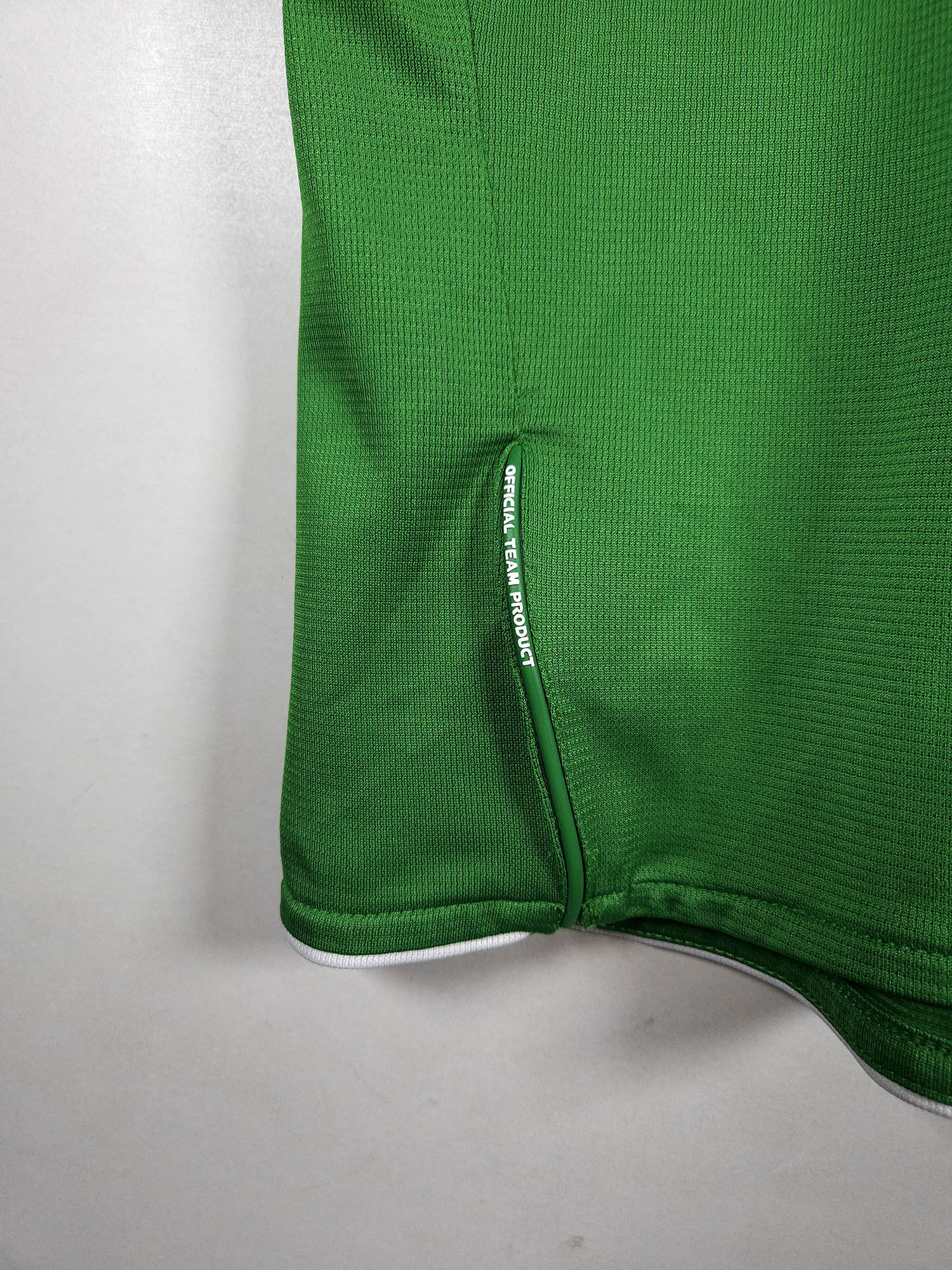 2005-06 Ireland Training Shirt detailed view 4