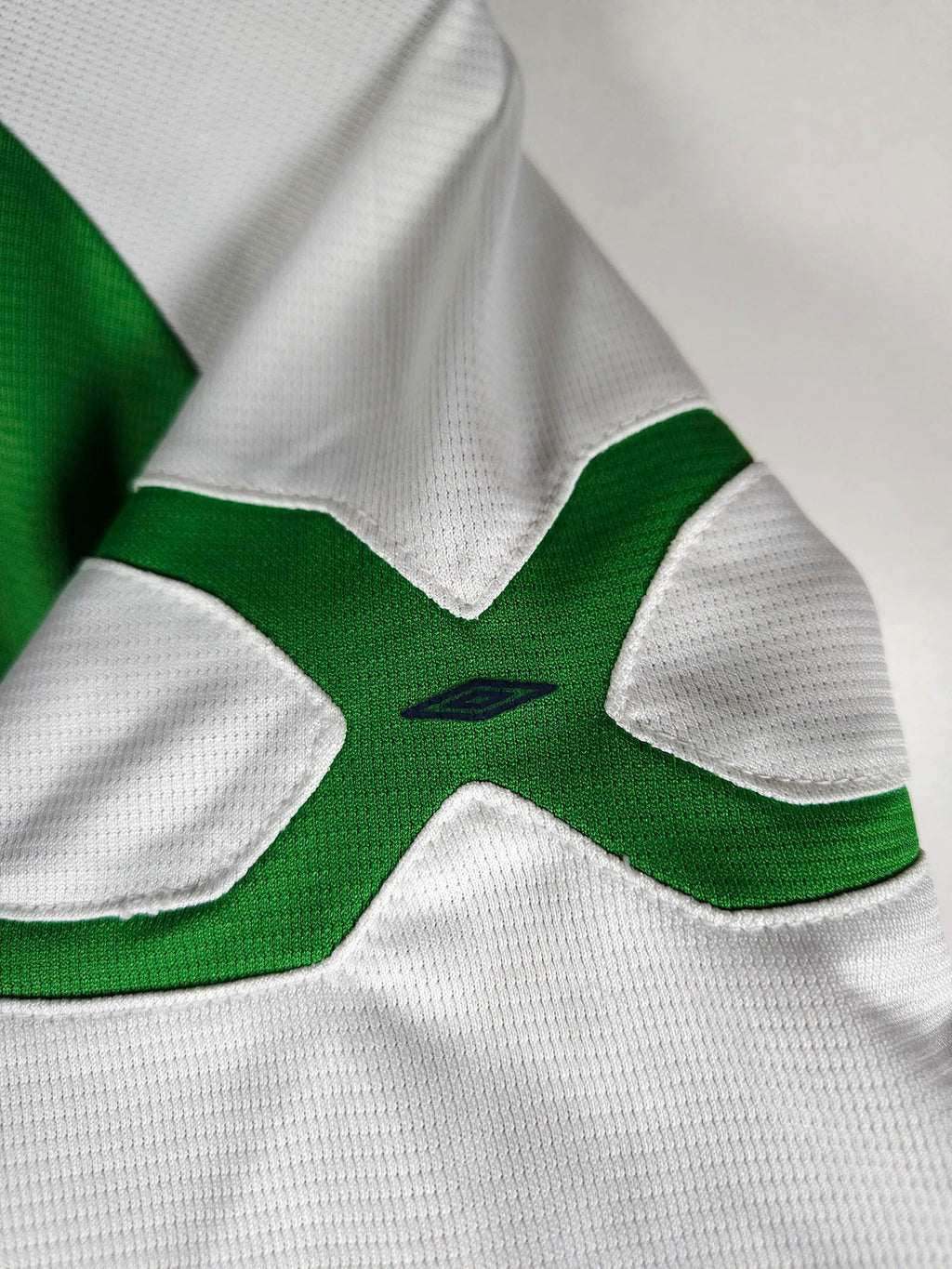 2005-06 Ireland Training Shirt detailed view 5