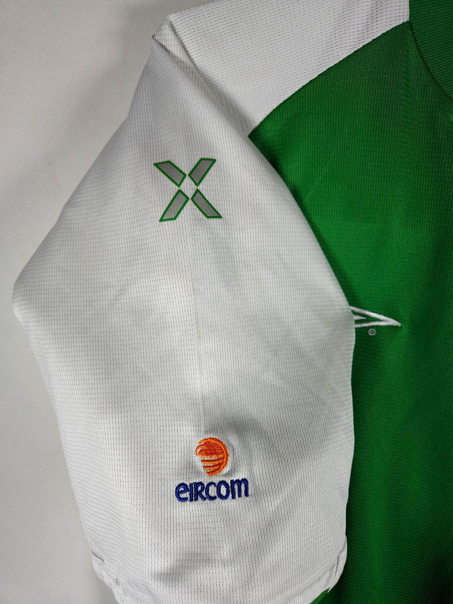 2005-06 Ireland Training Shirt detailed view 6