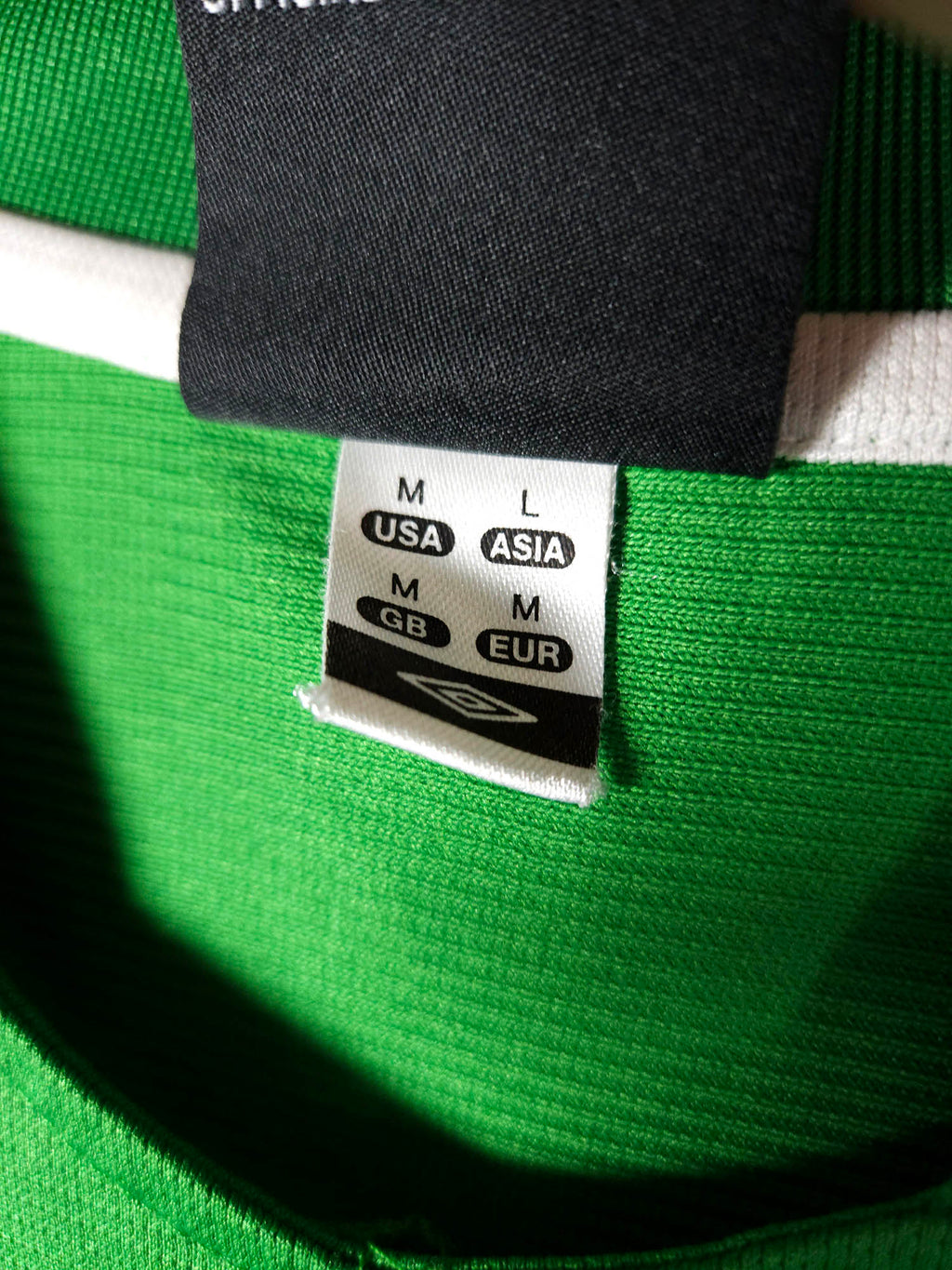 2005-06 Ireland Training Shirt detailed view 7