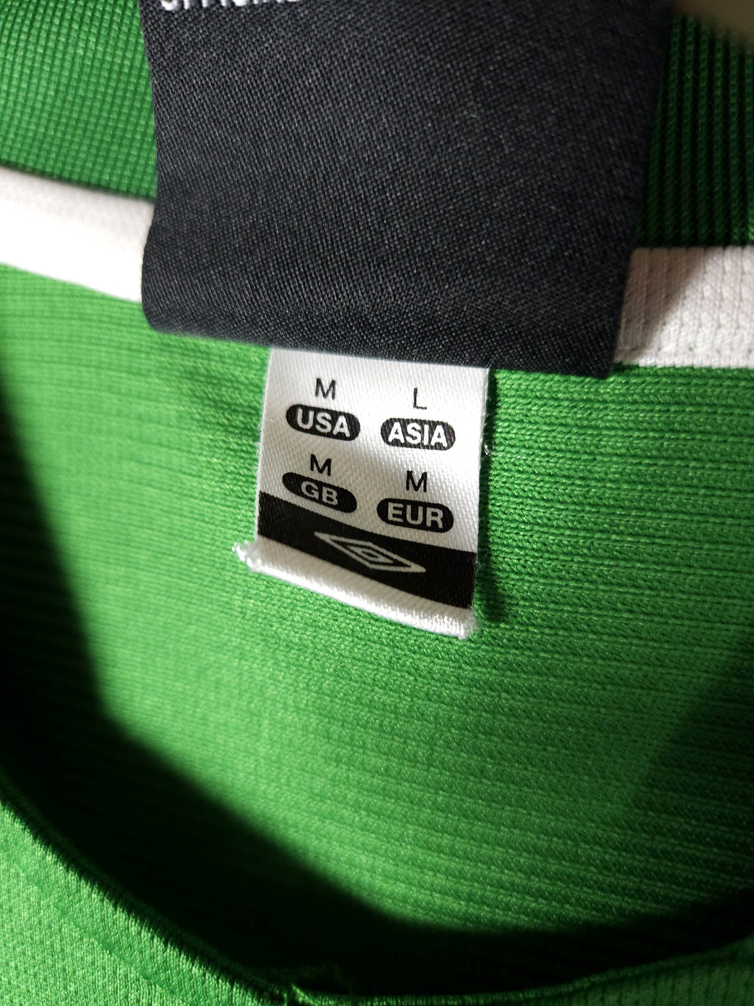2005-06 Ireland Training Shirt detailed view 7