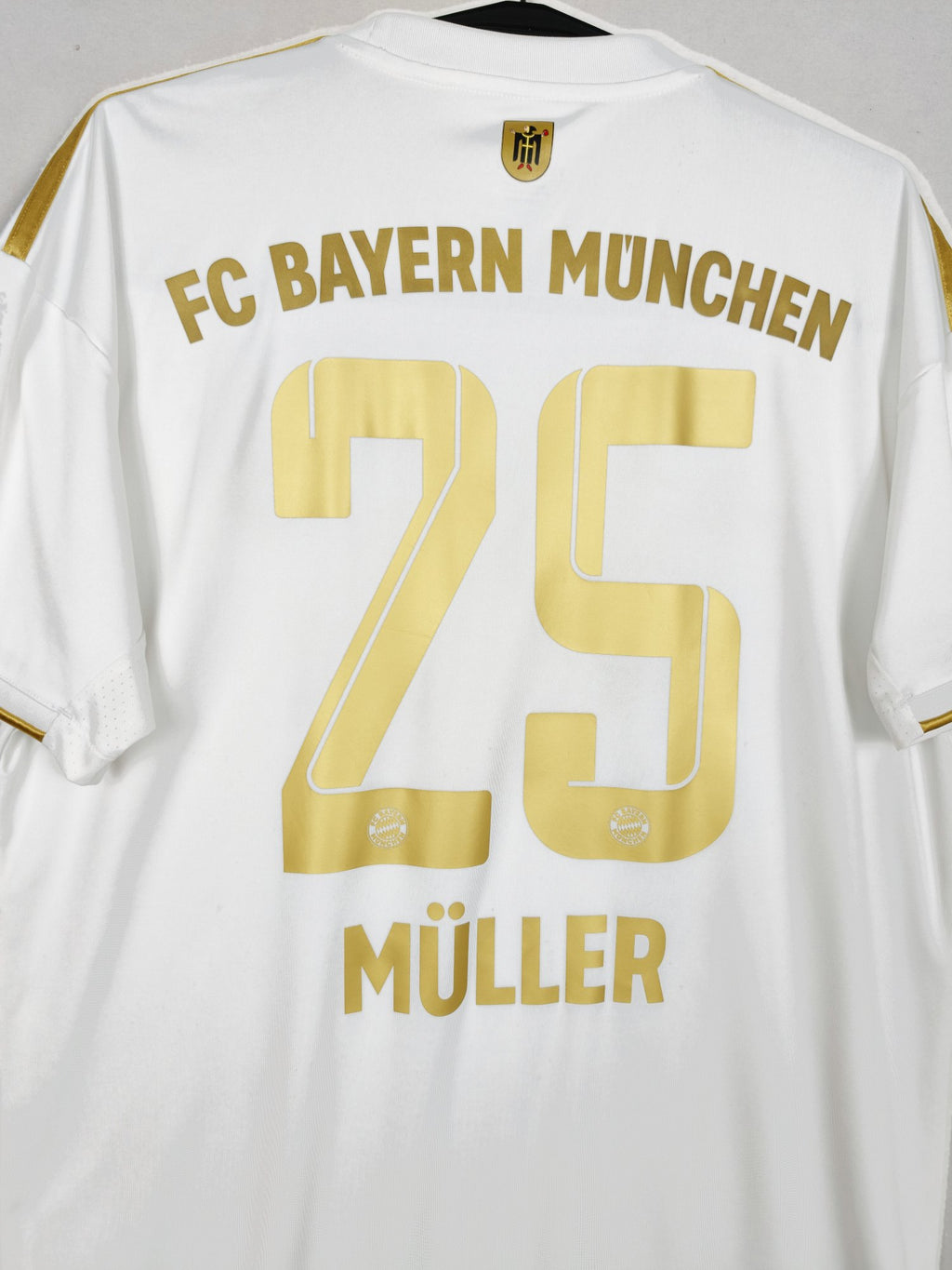 2022-23 Bayern Munich Away Shirt Müller #25 - detailed view