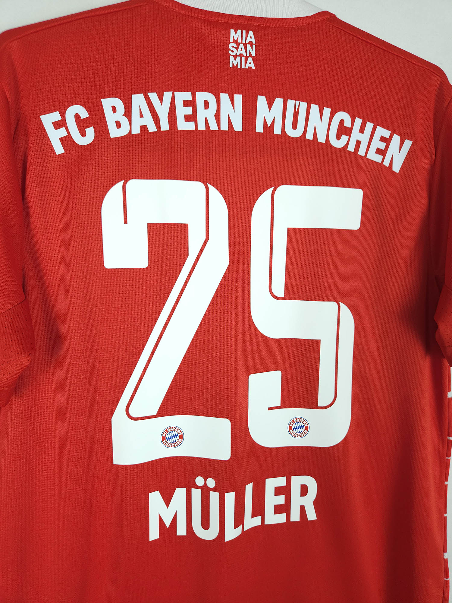 Bayern Munich 2022-23 Home Shirt Müller #25 | Size S