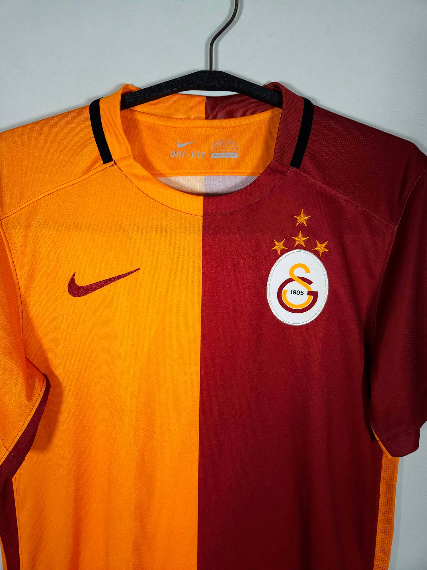 2015-16 Galatasaray Home Shirt Sneijder #10