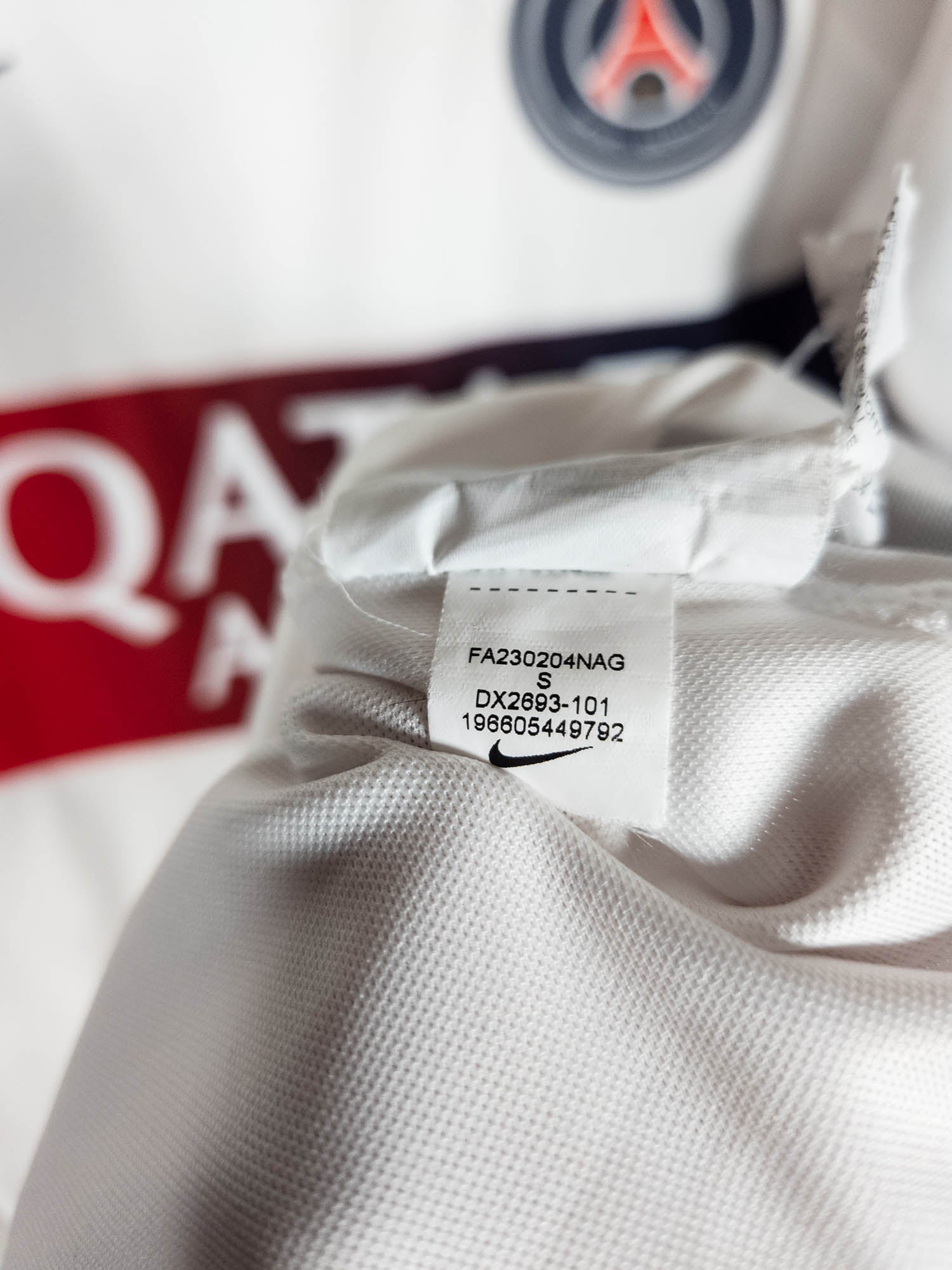 2023-24 Paris Saint-Germain Away Shirt detailed view 4