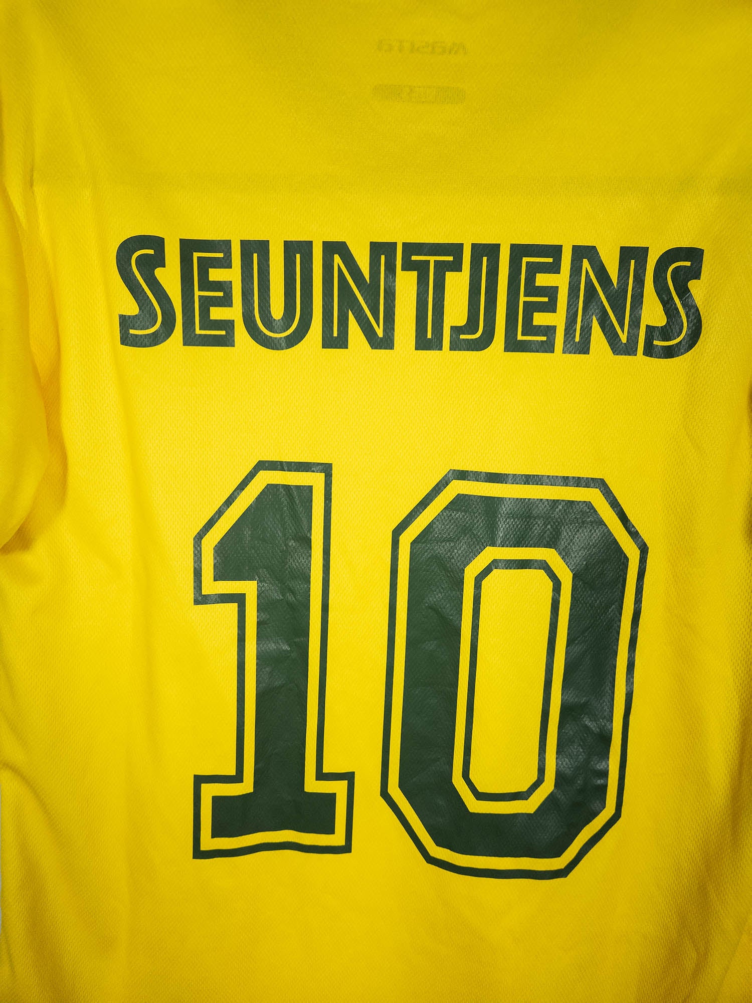 2020-21 Fortuna Sittard Home Shirt Seuntjens #10 detailed view 4