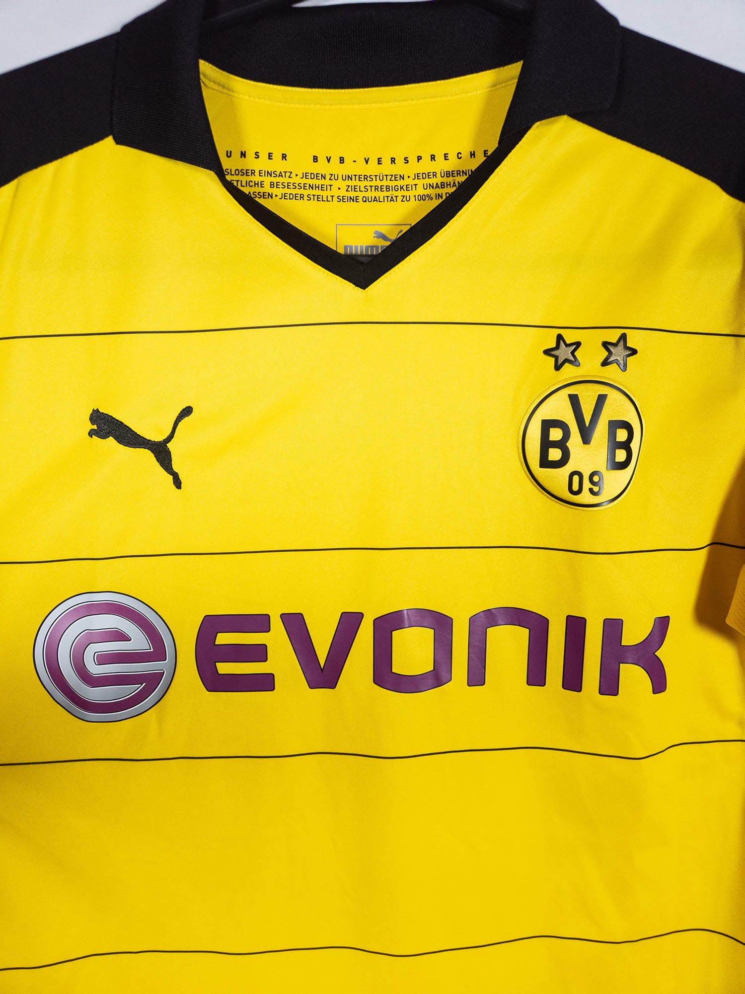 2015-16 Borussia Dortmund Home Shirt detailed view 1