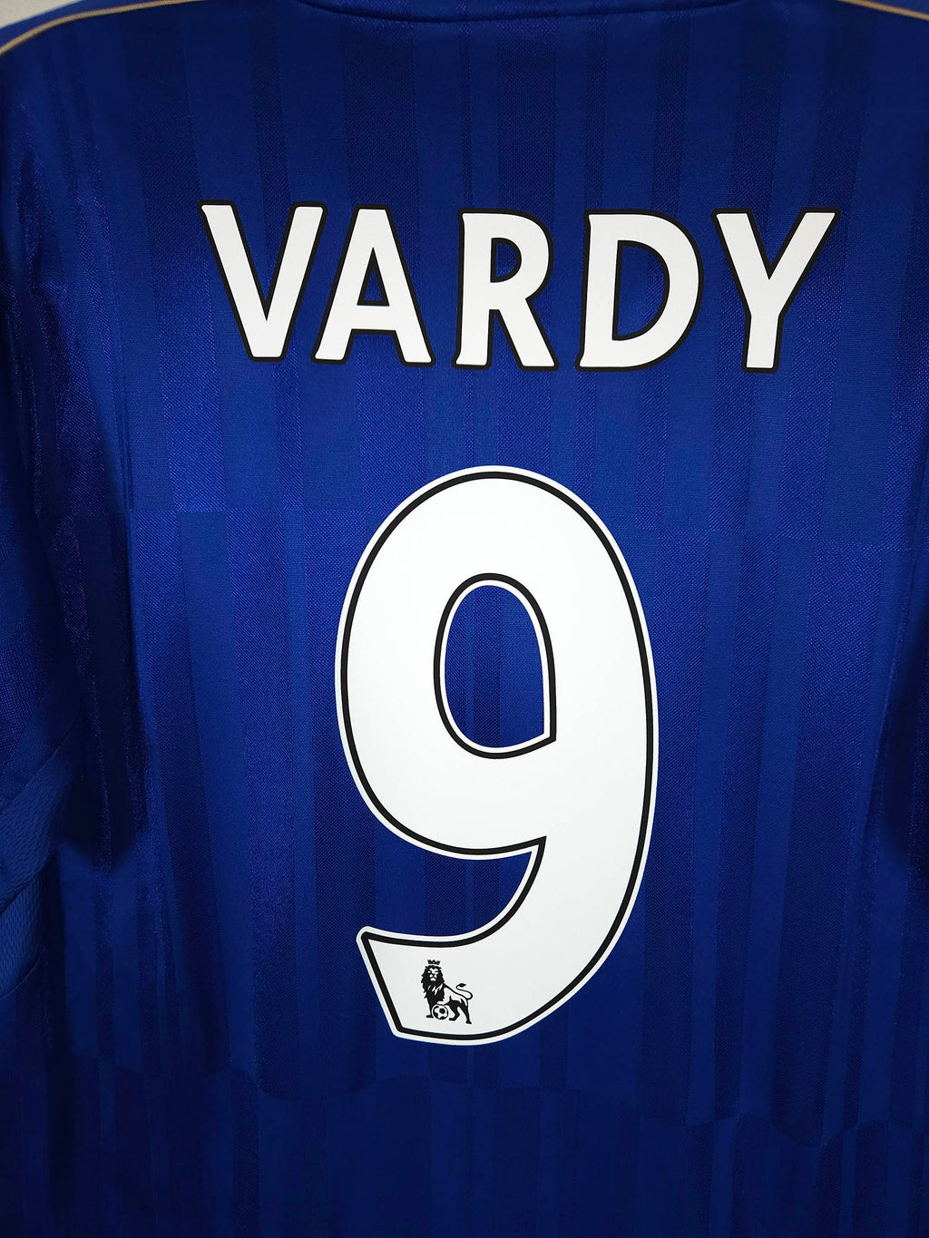 2016-17 Leicester City Home Shirt Vardy #9 - detailed view