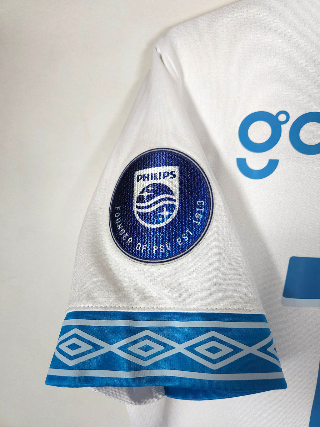 2018-19 PSV Away Shirt Bergwijn #17 - detailed view