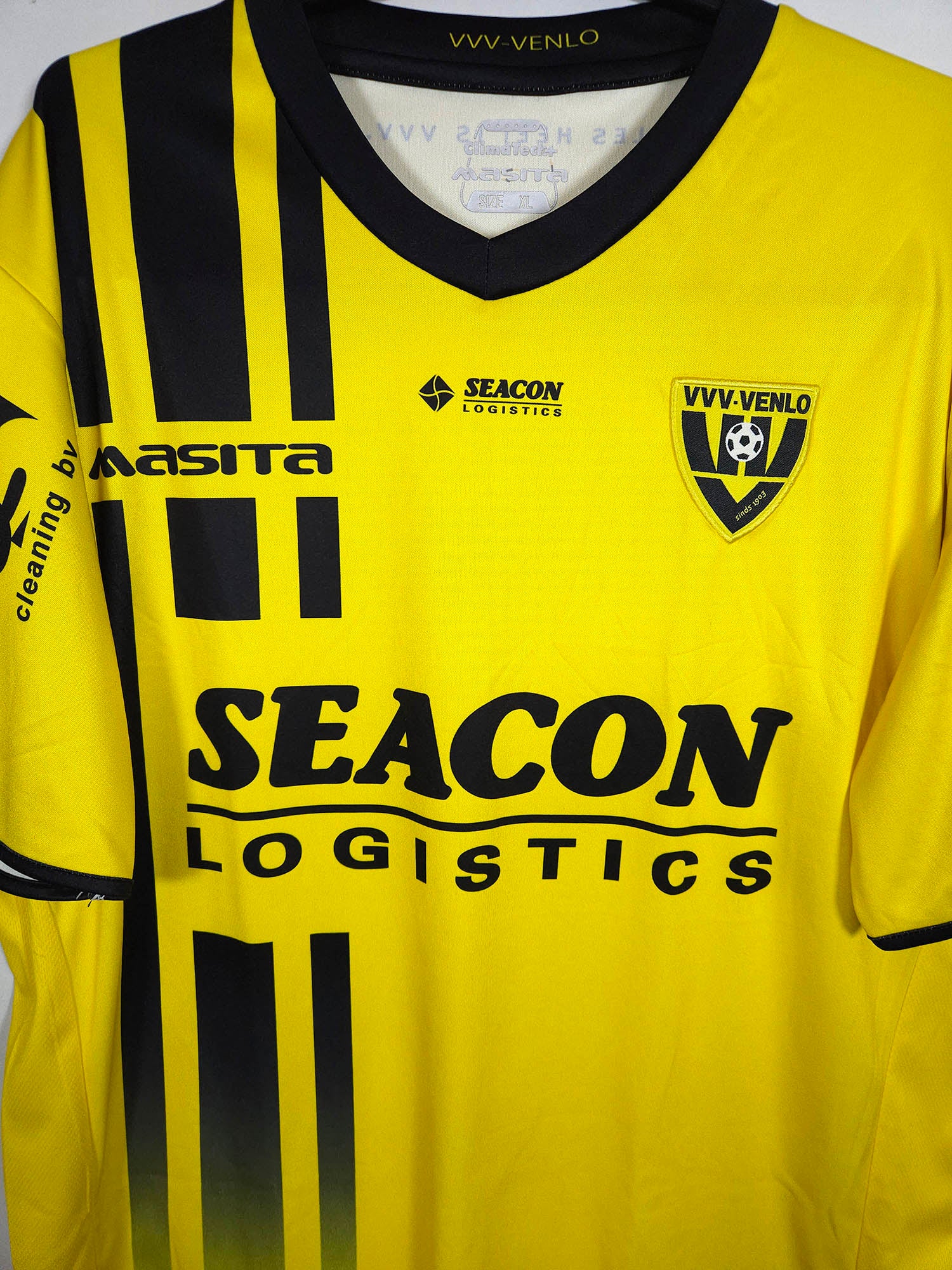 2017-18 VVV-Venlo Home Shirt detailed view 1