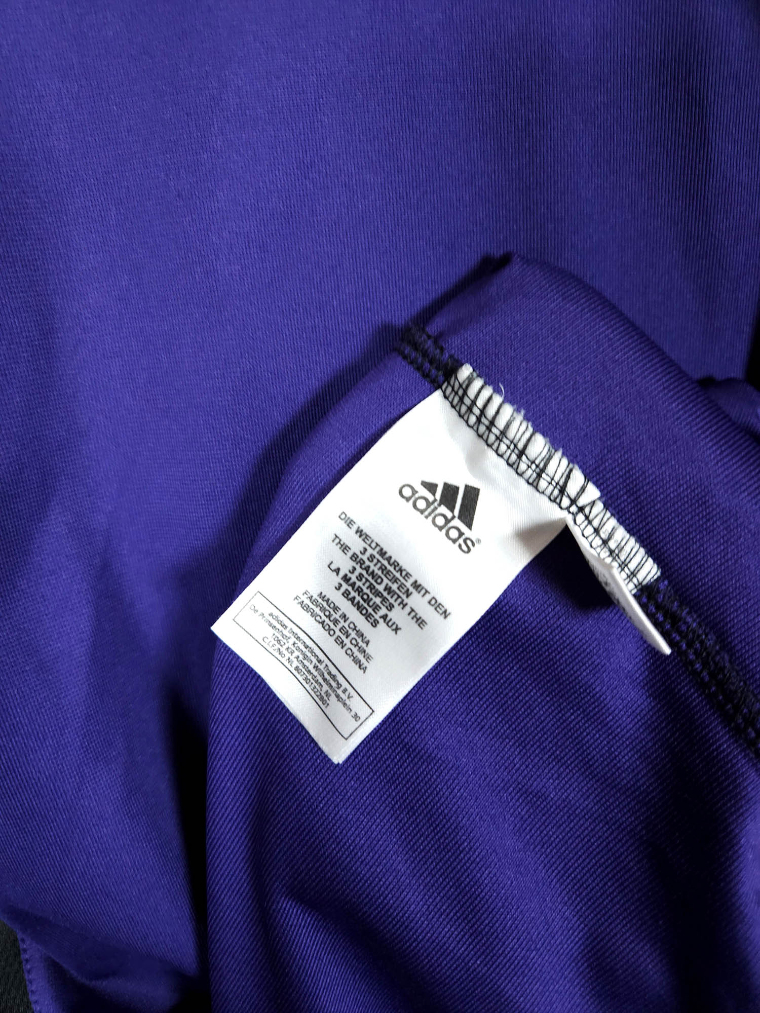 2005-06 Anderlecht Training Shirt detailed view 8
