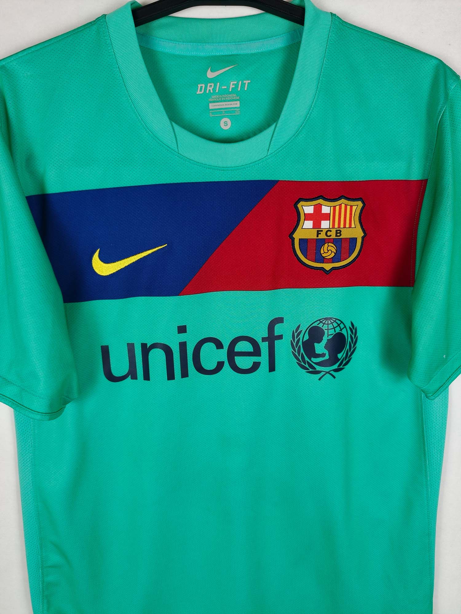 2010-11 Barcelona Away Shirt Messi #10