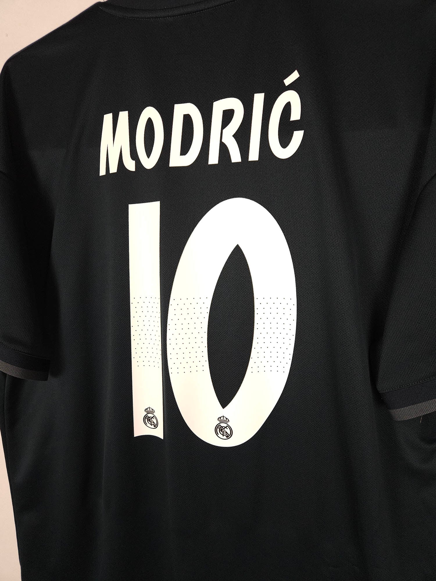 Real Madrid 2018-19 Away Football Shirt | Luka Modrić