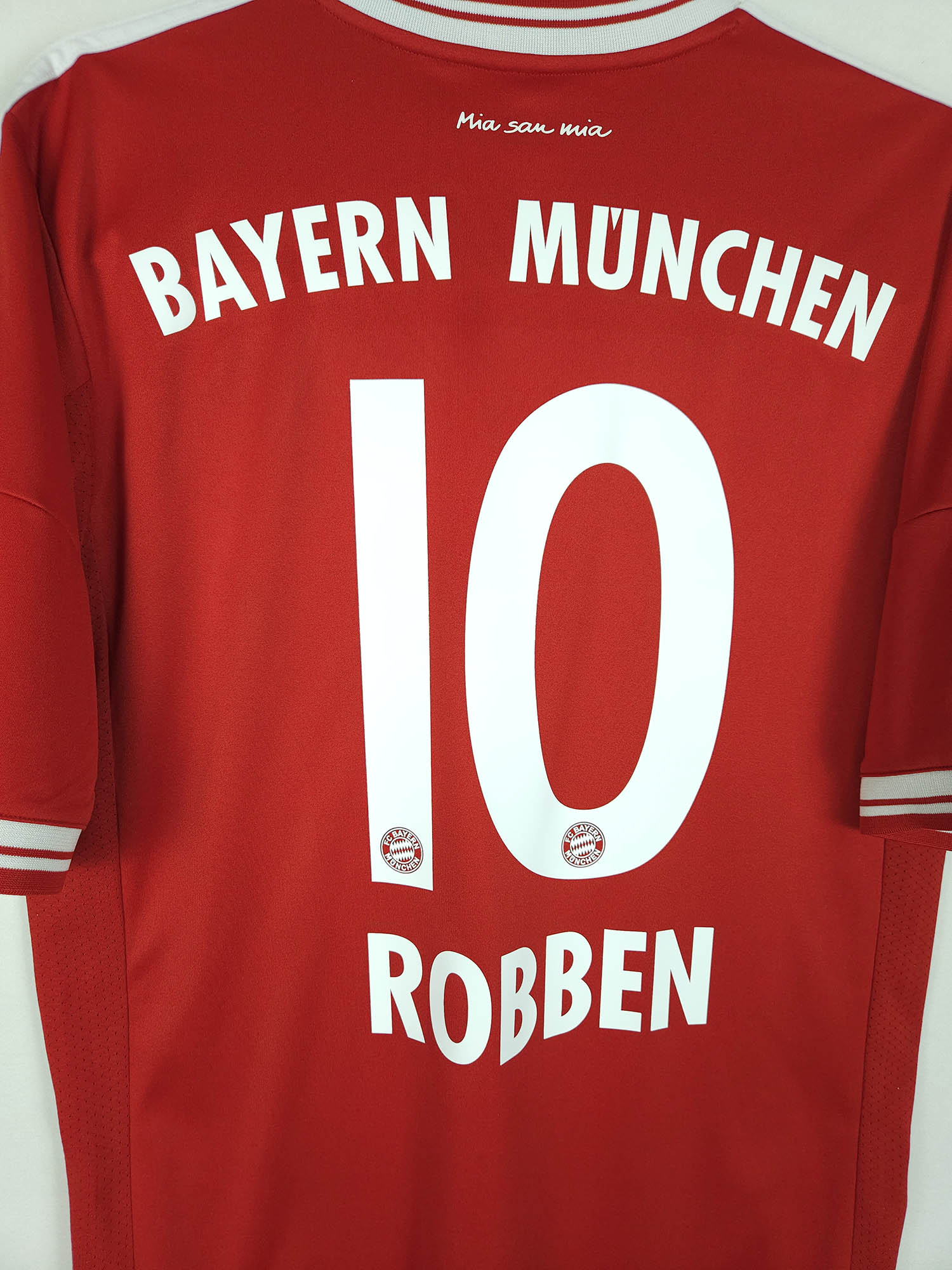 Bayern Munich 2013-14 Home Football Shirt | Arjen Robben