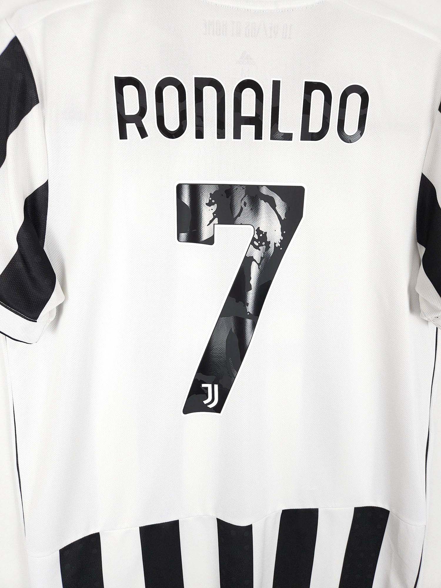 2021-22 Juventus Home Shirt Ronaldo #7
