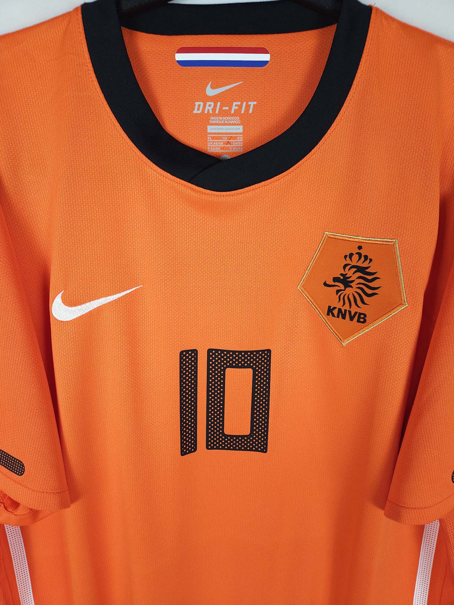 Netherlands 2010-11 Home Football Shirt | Wesley Sneijder