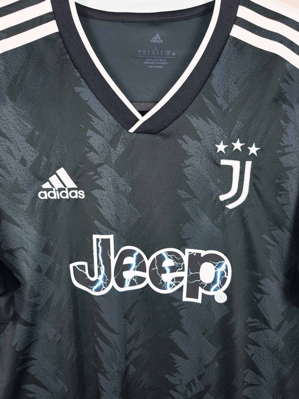 2022-23 Juventus Away Shirt - detailed view